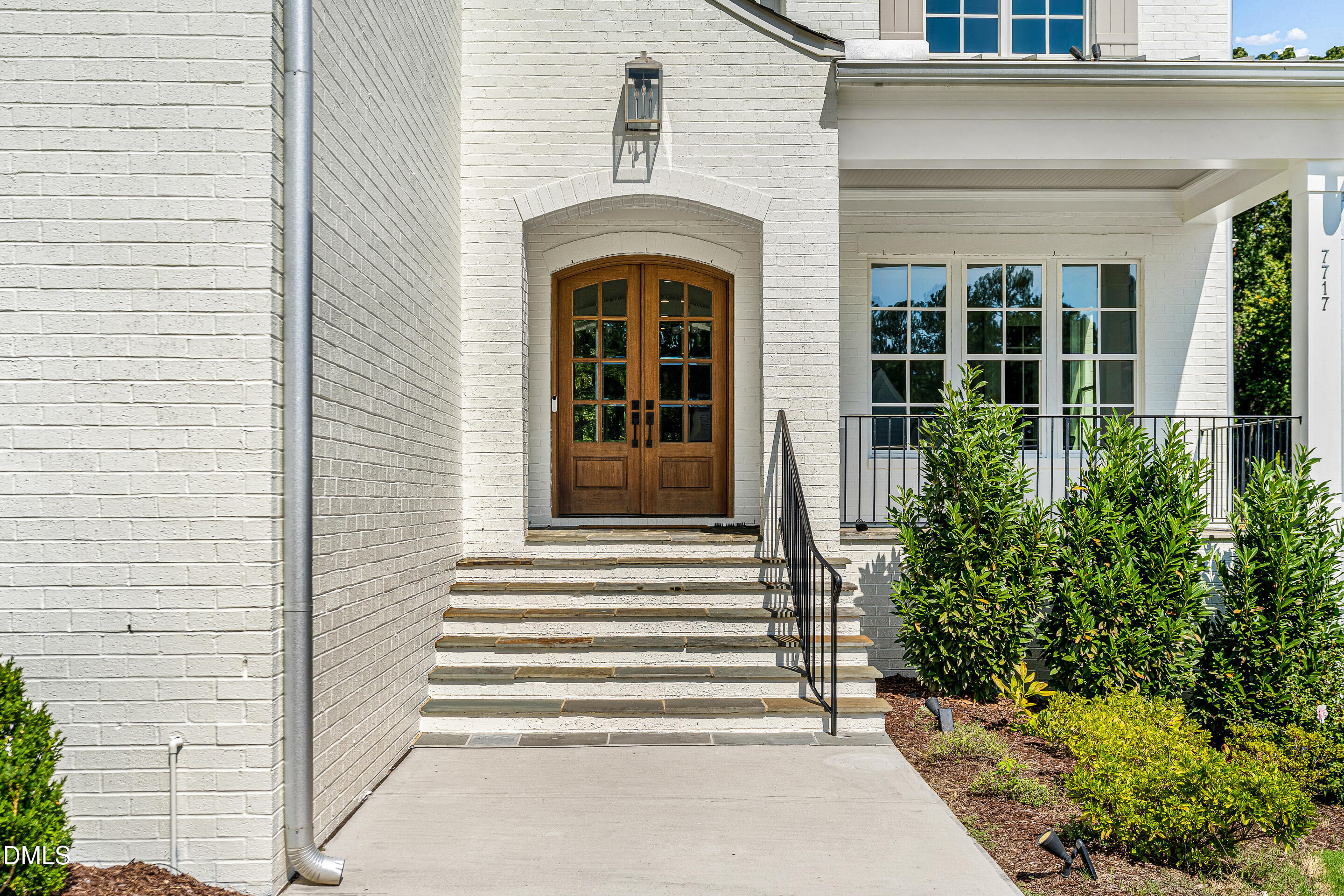 7717 Dover Hills Drive Property Photo 3