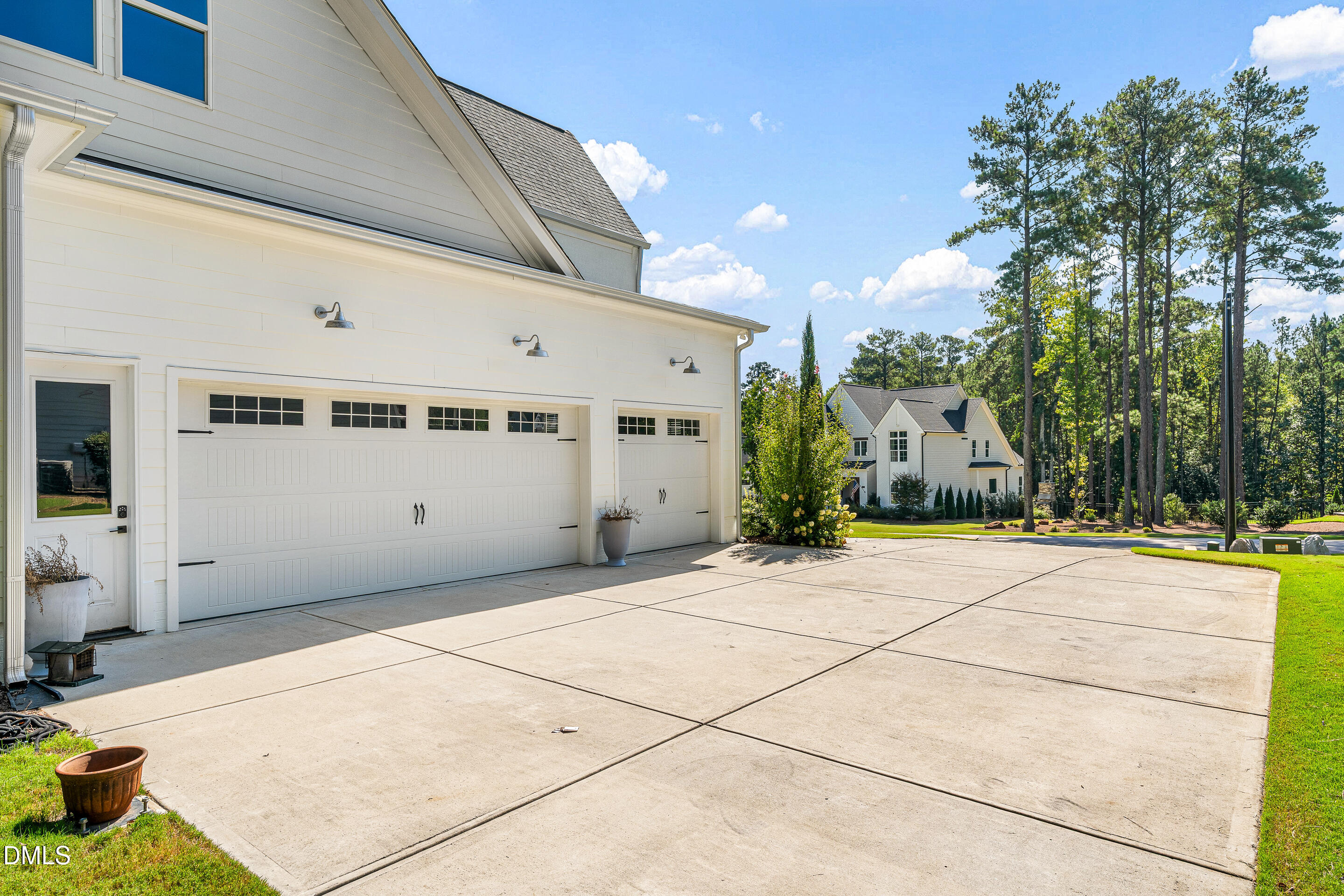 7717 Dover Hills Drive Property Photo 4