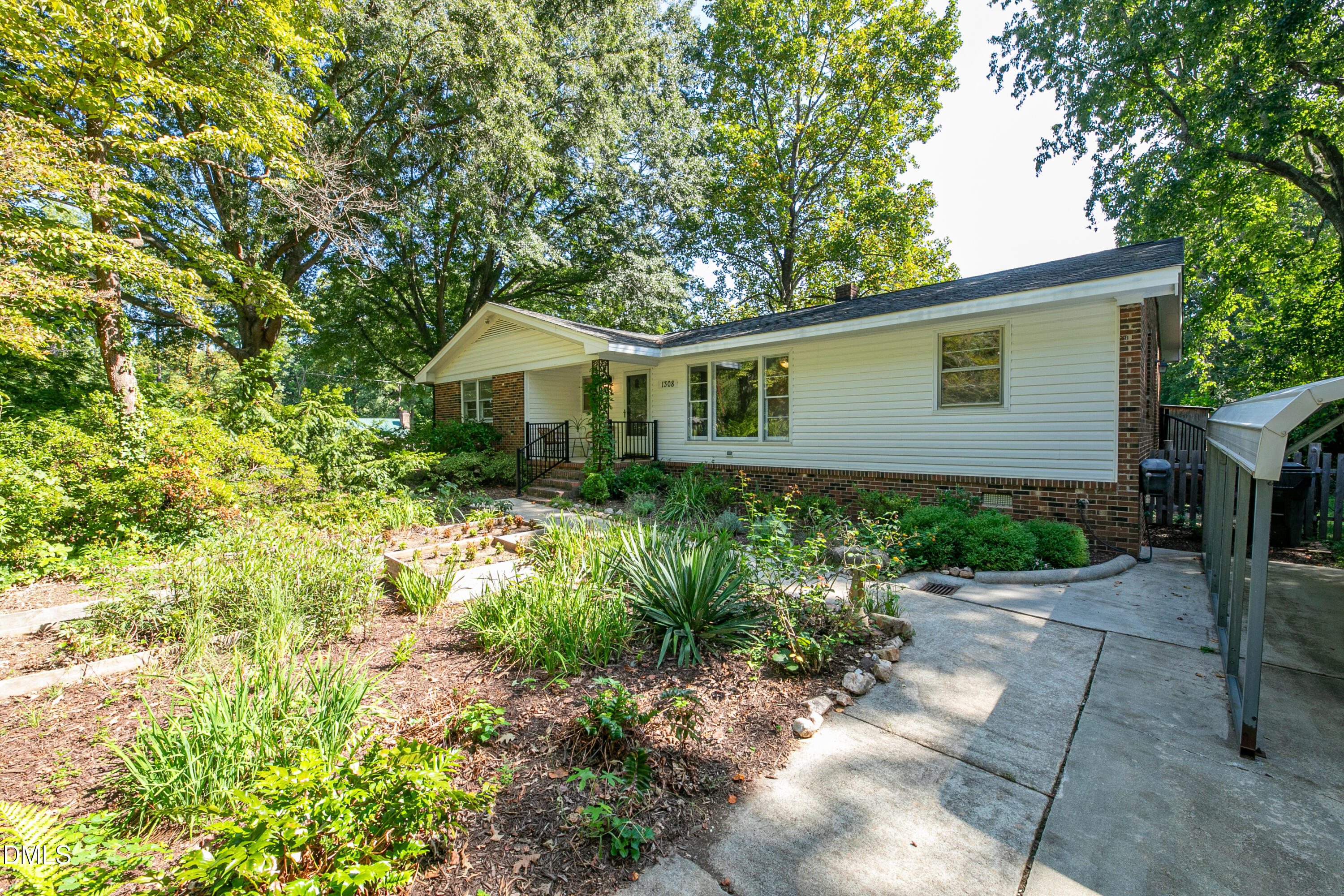 1308 Azalea Drive Property Photo 2