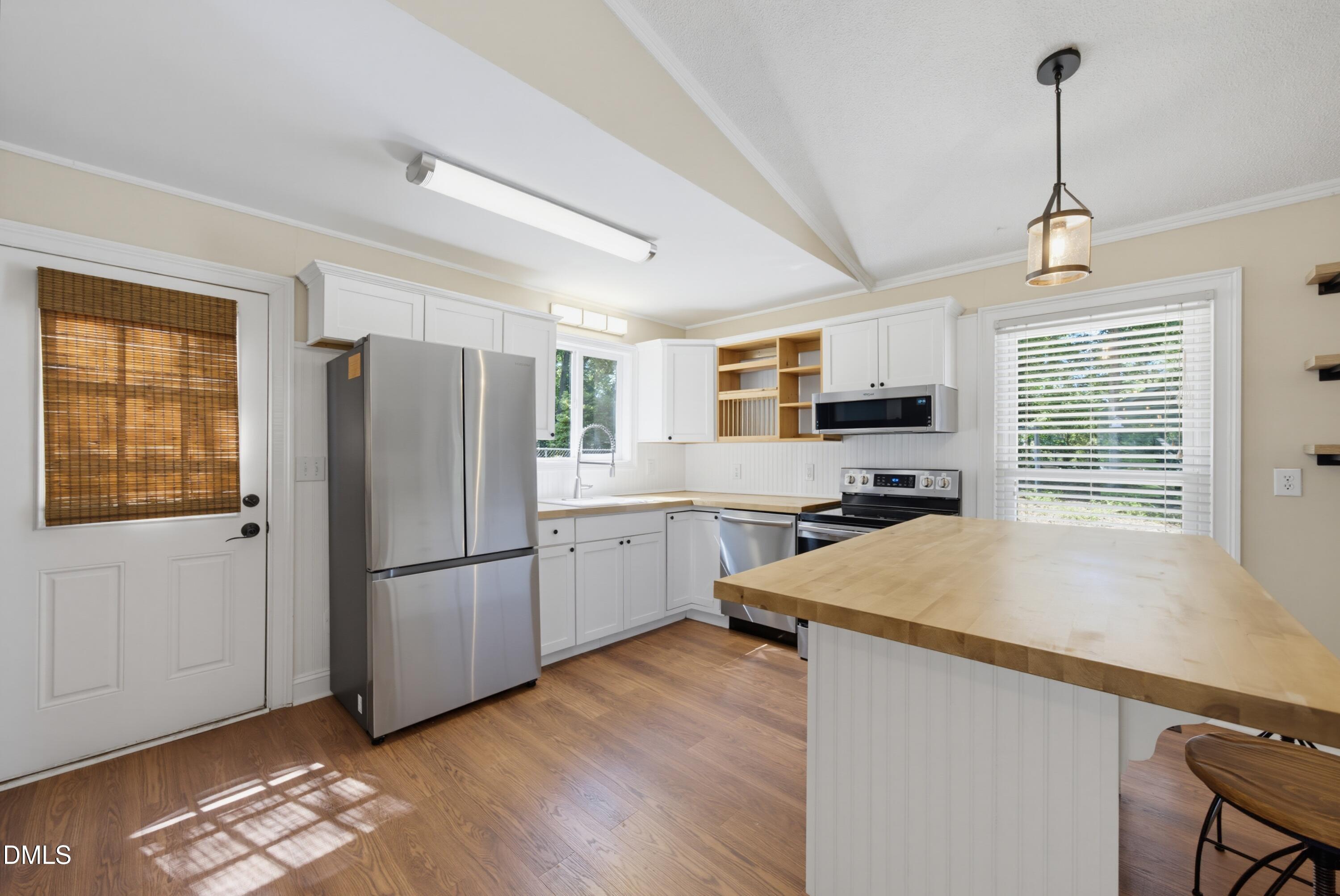 1106 Broadford Drive Property Photo 2