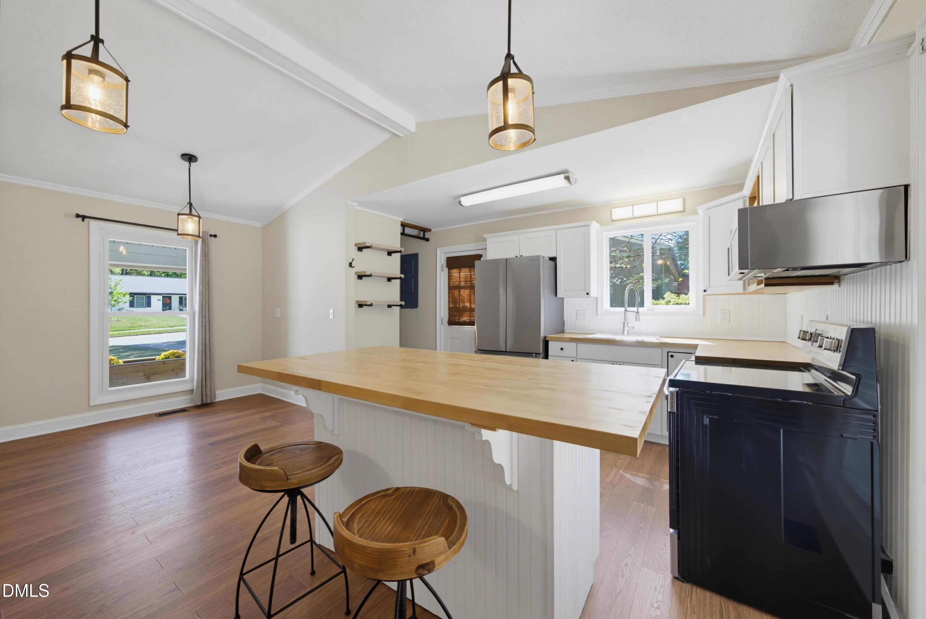 1106 Broadford Drive Property Photo 8