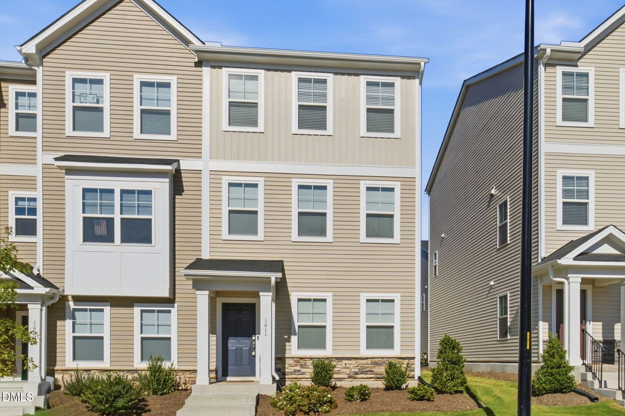 1011 Hemlock Cone Way Property Photo 1