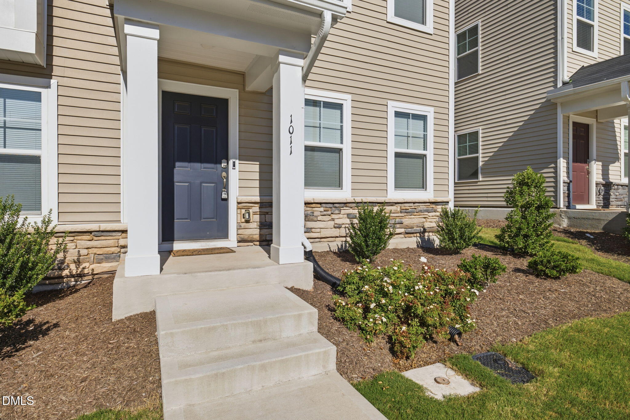 1011 Hemlock Cone Way Property Photo 3