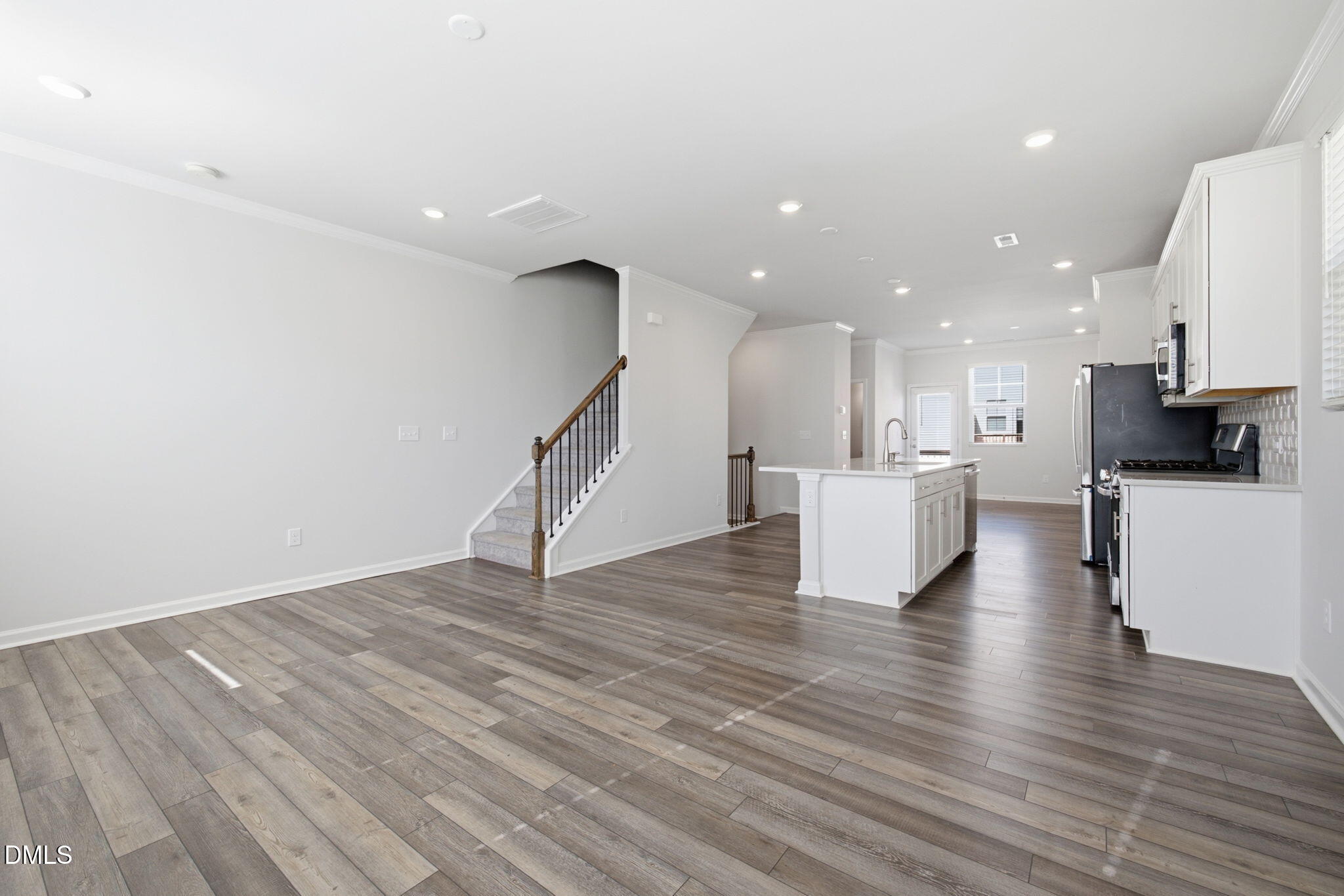 1011 Hemlock Cone Way Property Photo 11