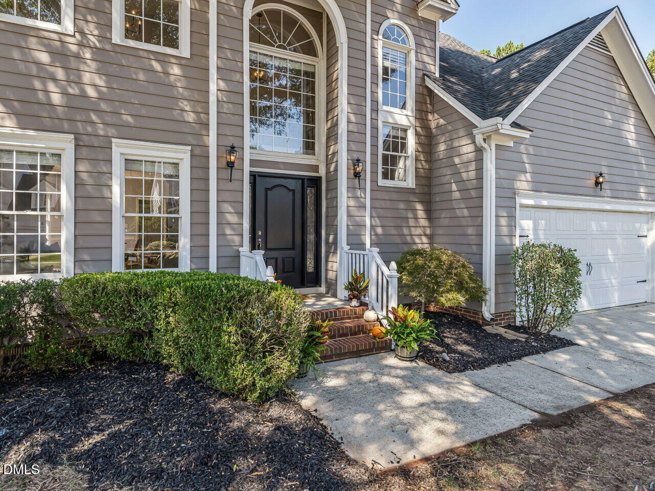 217 Ravenstone Drive Property Photo 3