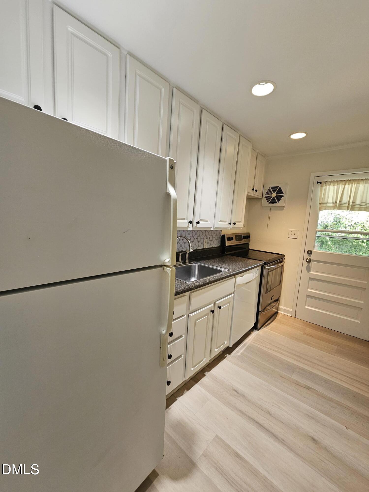 707 Daniels Street D Property Photo 11