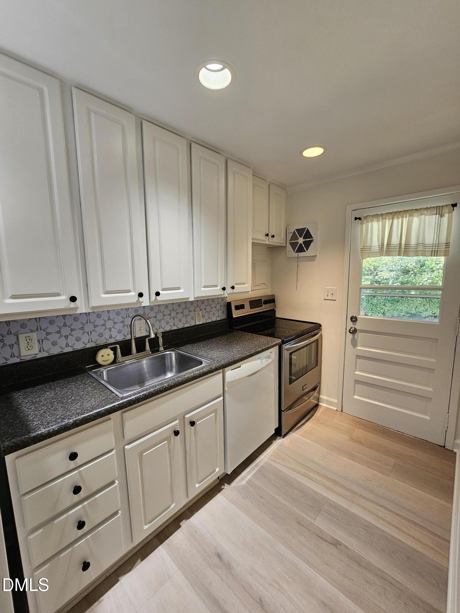 707 Daniels Street D Property Photo 12