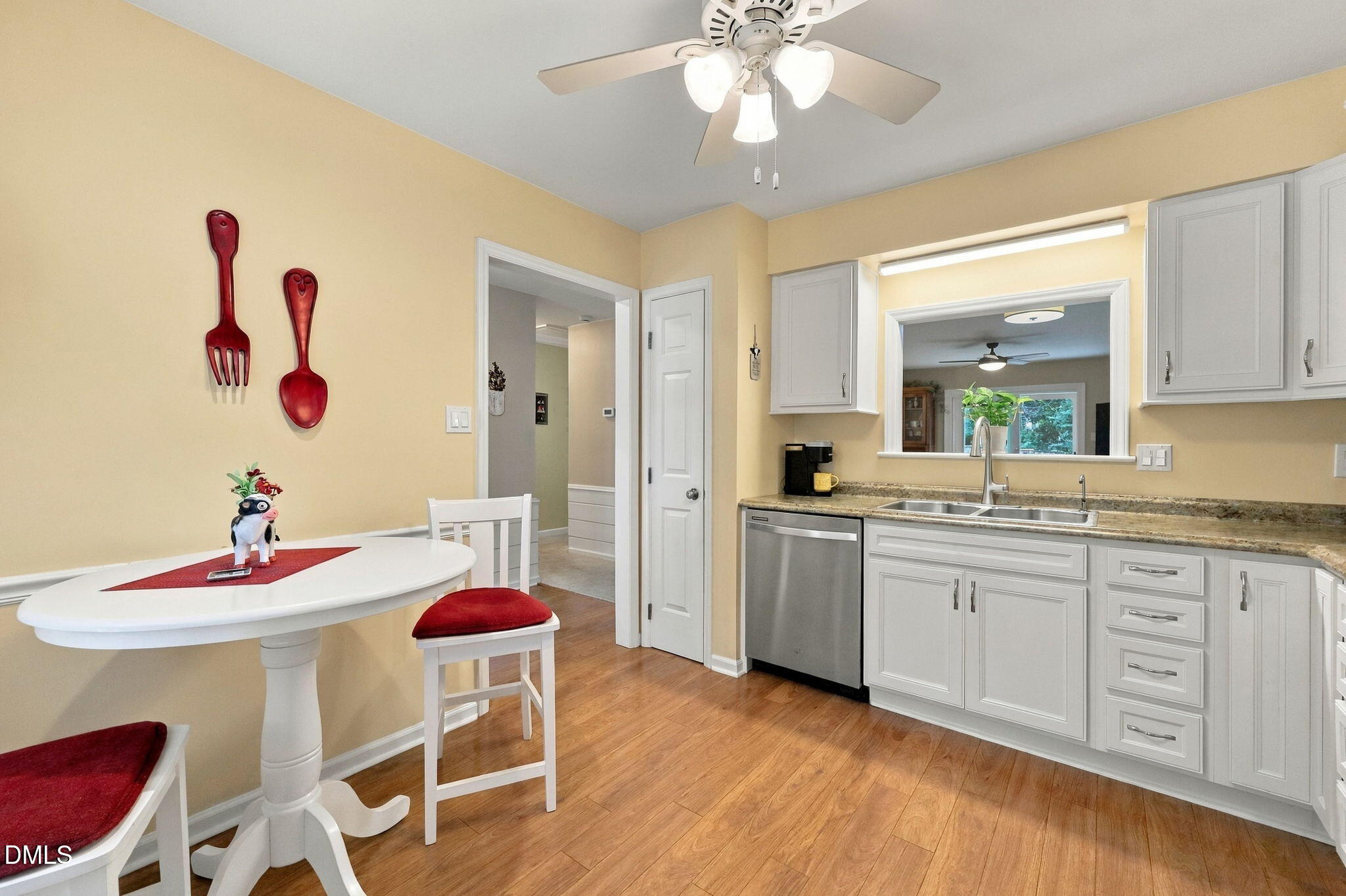 6412 Meadow View Drive Property Photo 8