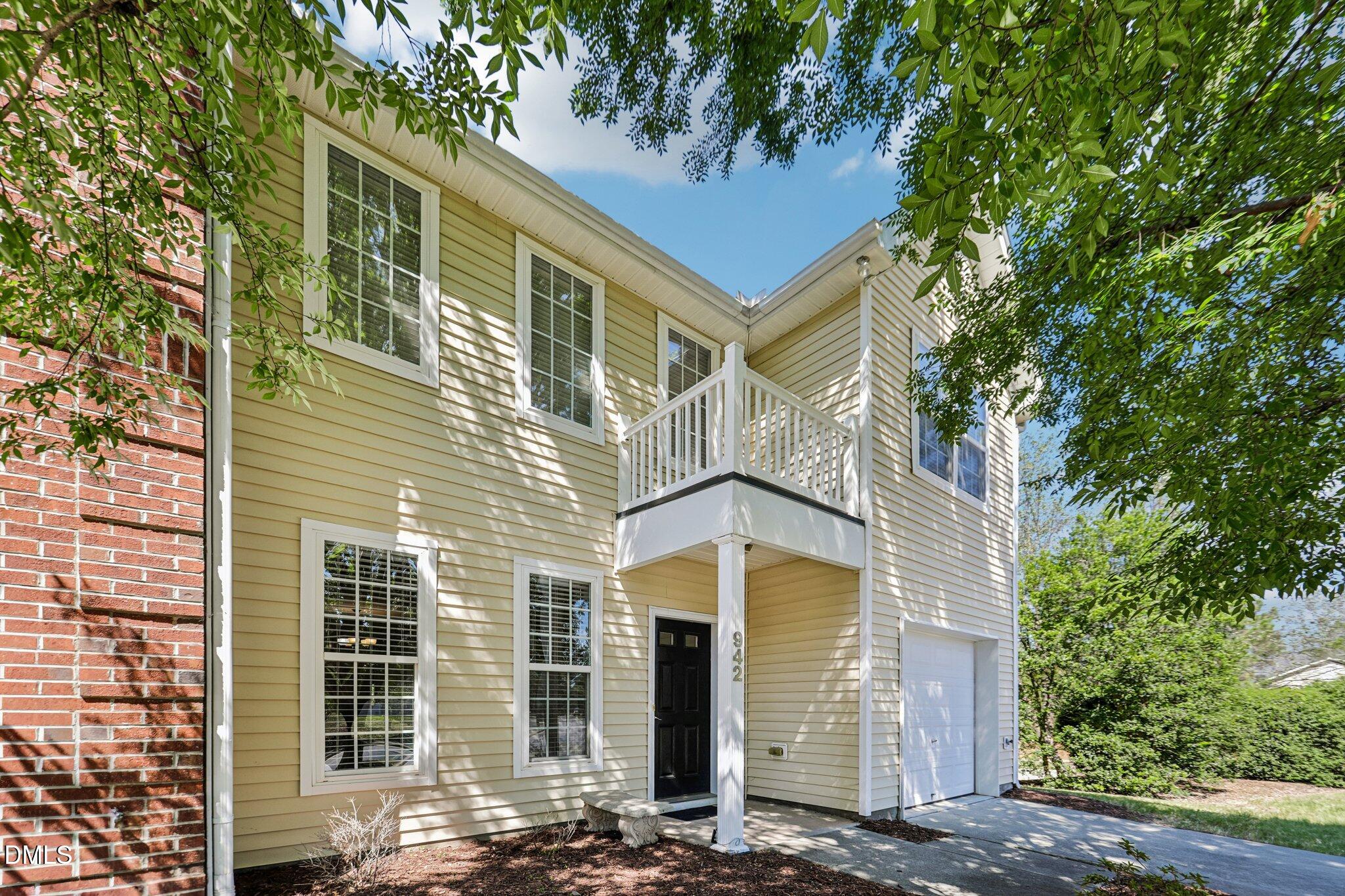 942 Shining Wire Way Property Photo 3