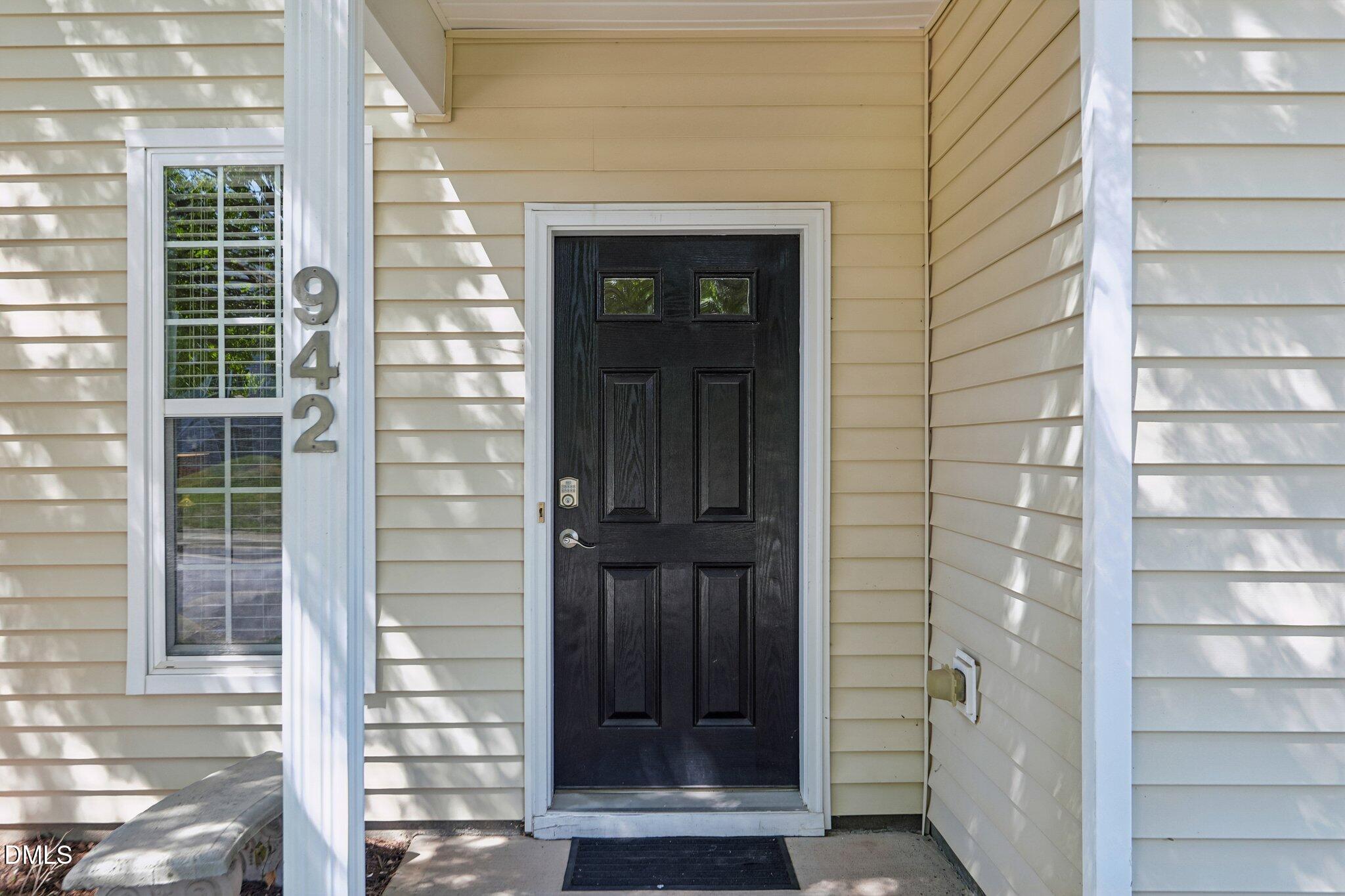 942 Shining Wire Way Property Photo 4