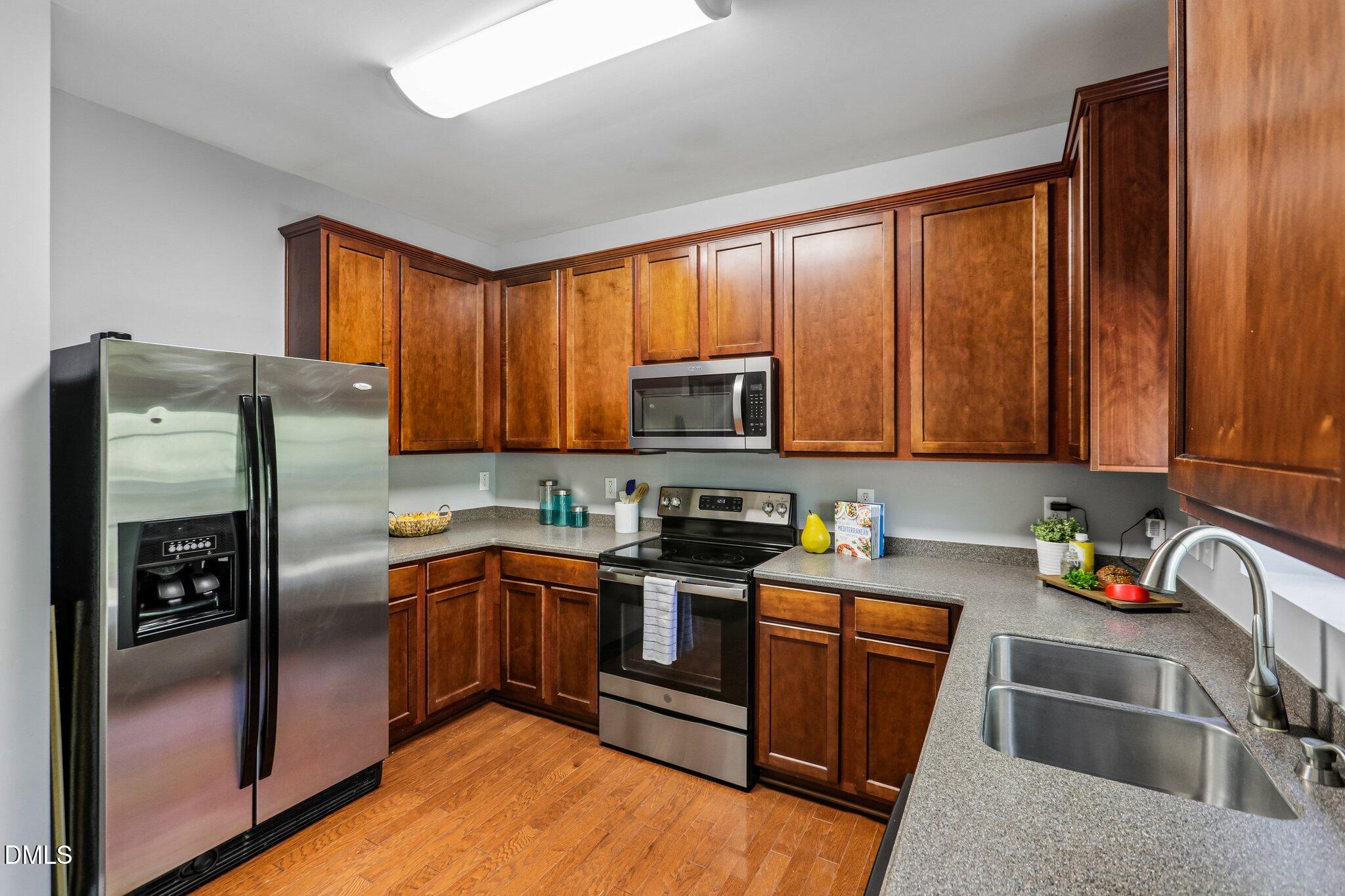 942 Shining Wire Way Property Photo 6