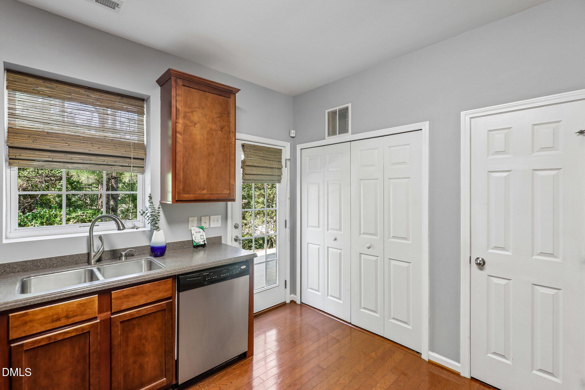 942 Shining Wire Way Property Photo 7