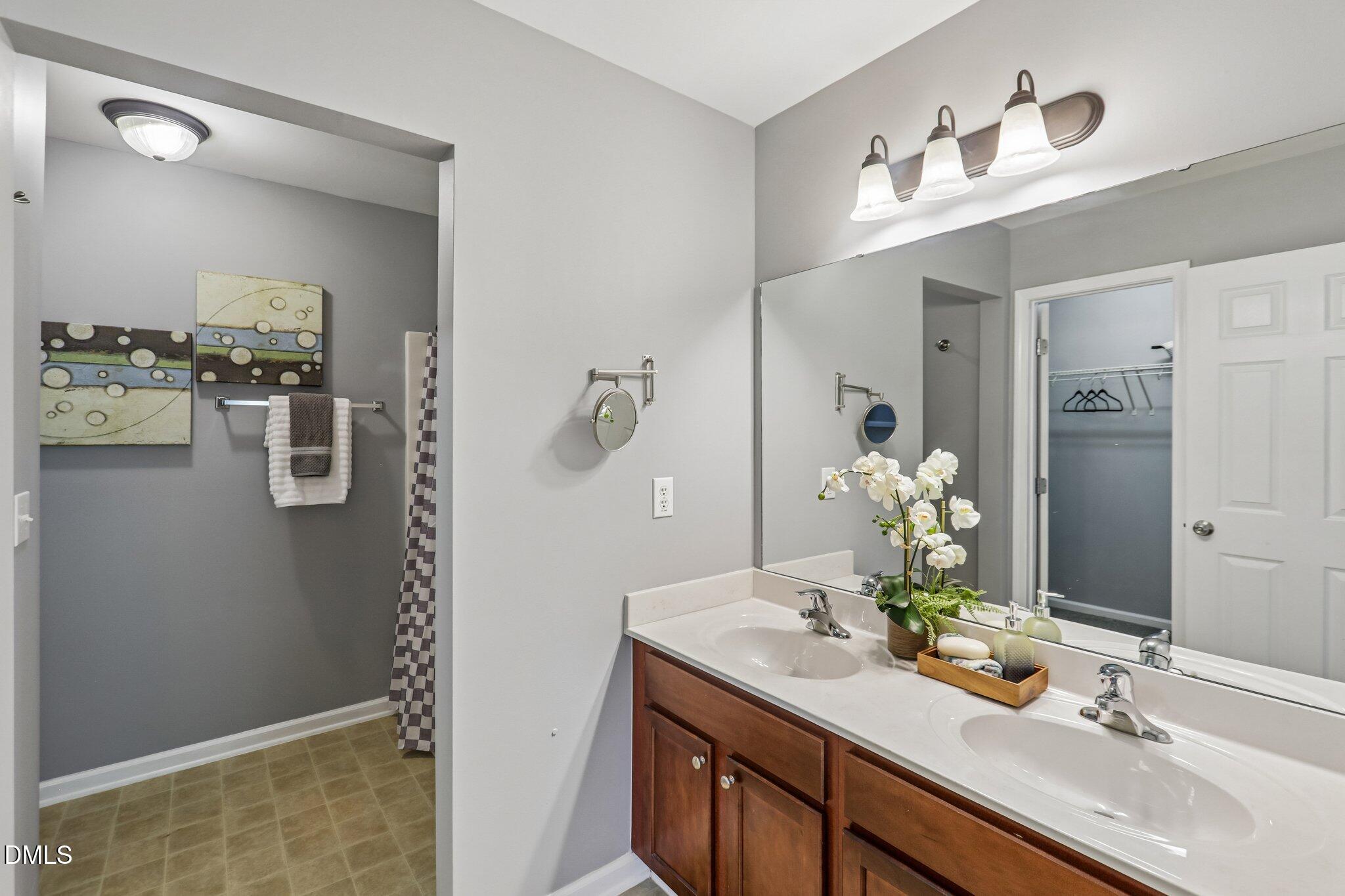 942 Shining Wire Way Property Photo 24