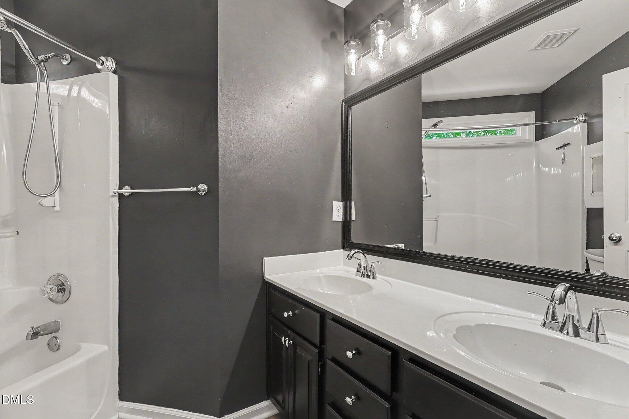 203 Silvercliff Trail Property Photo 28