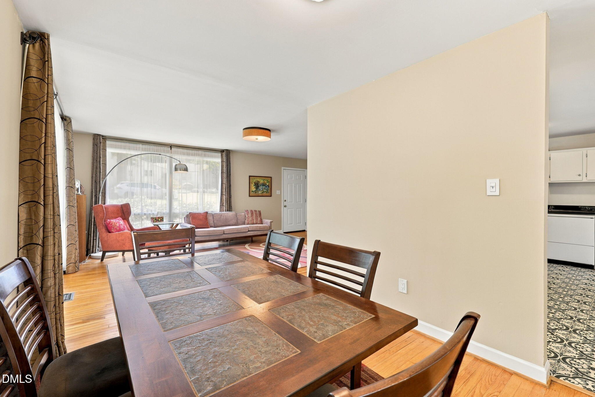 513 Banks Street Property Photo 7
