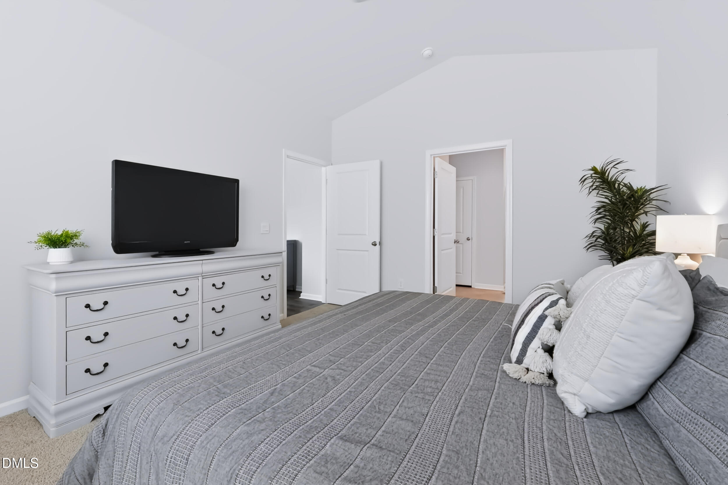664 Starfall Road Property Photo 22