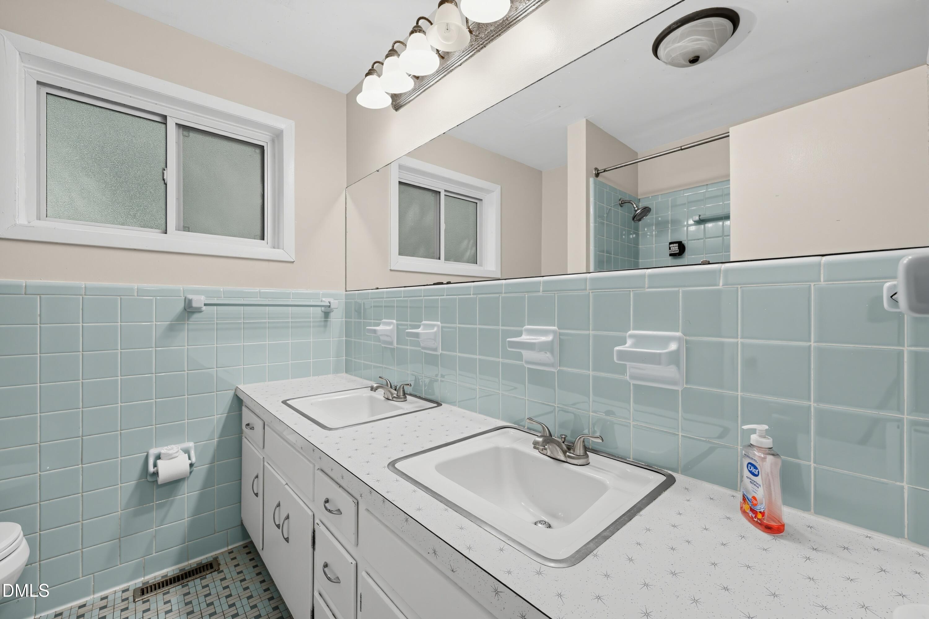 1303 Lorimer Road Property Photo 12