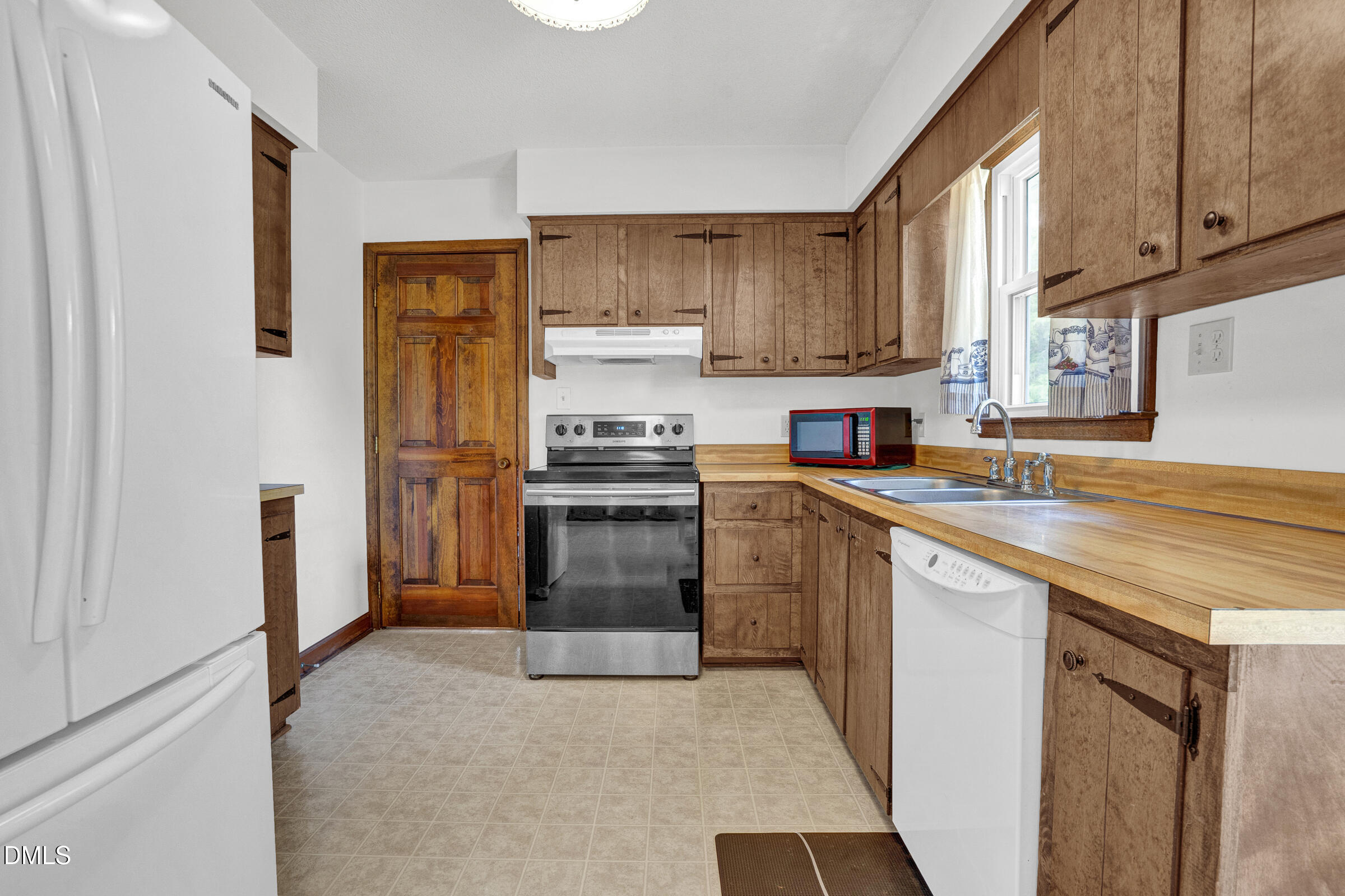 10008 Jordan Road Property Photo 13