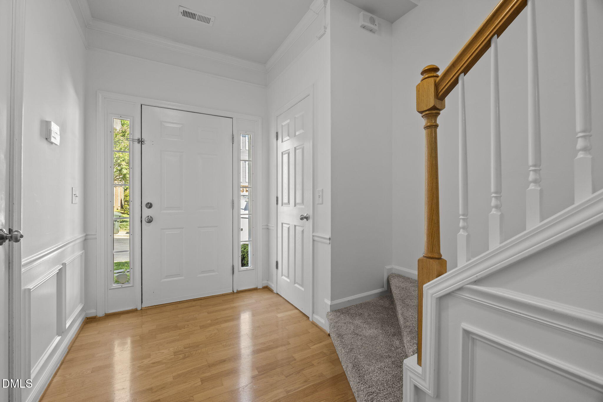 5537 Red Robin Road Property Photo 4