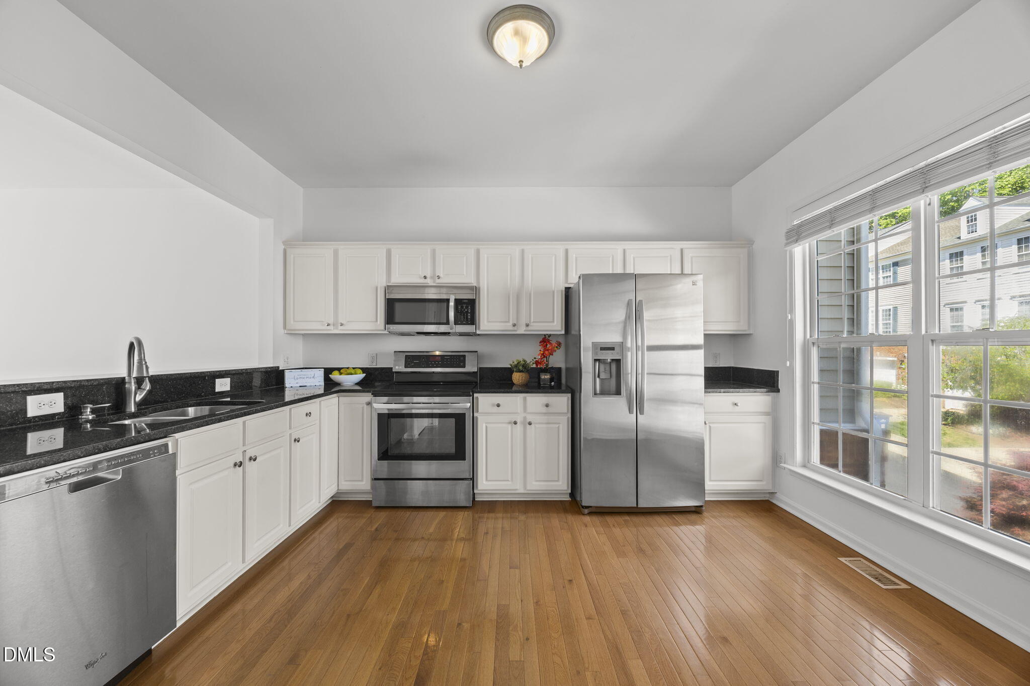 5537 Red Robin Road Property Photo 10