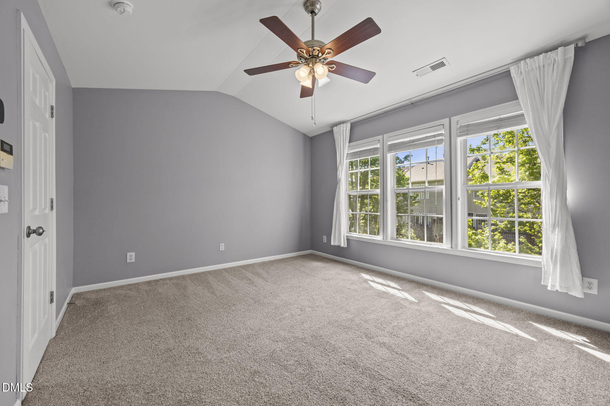 5537 Red Robin Road Property Photo 14