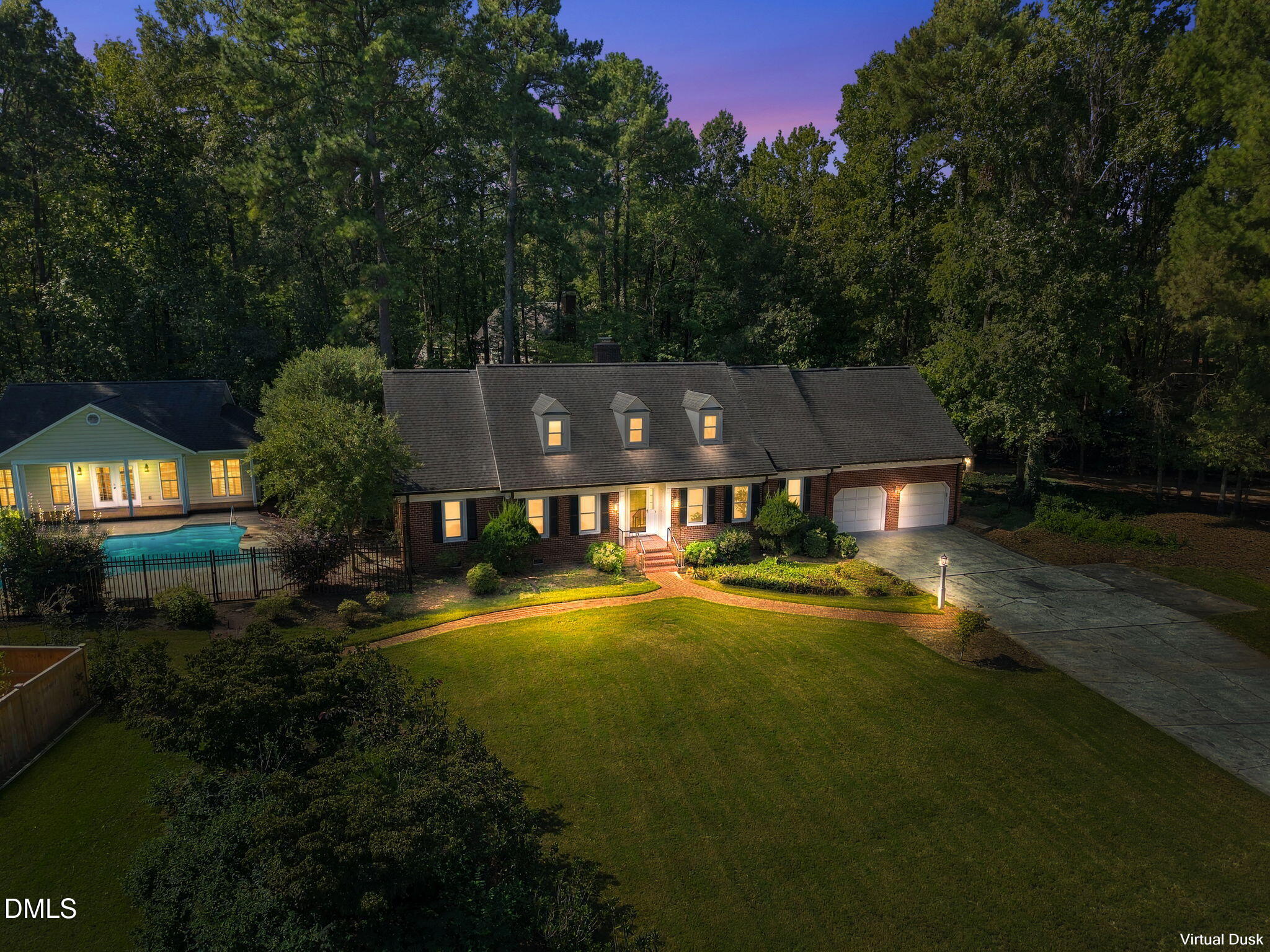 115 Meadowglades Lane Property Photo 1
