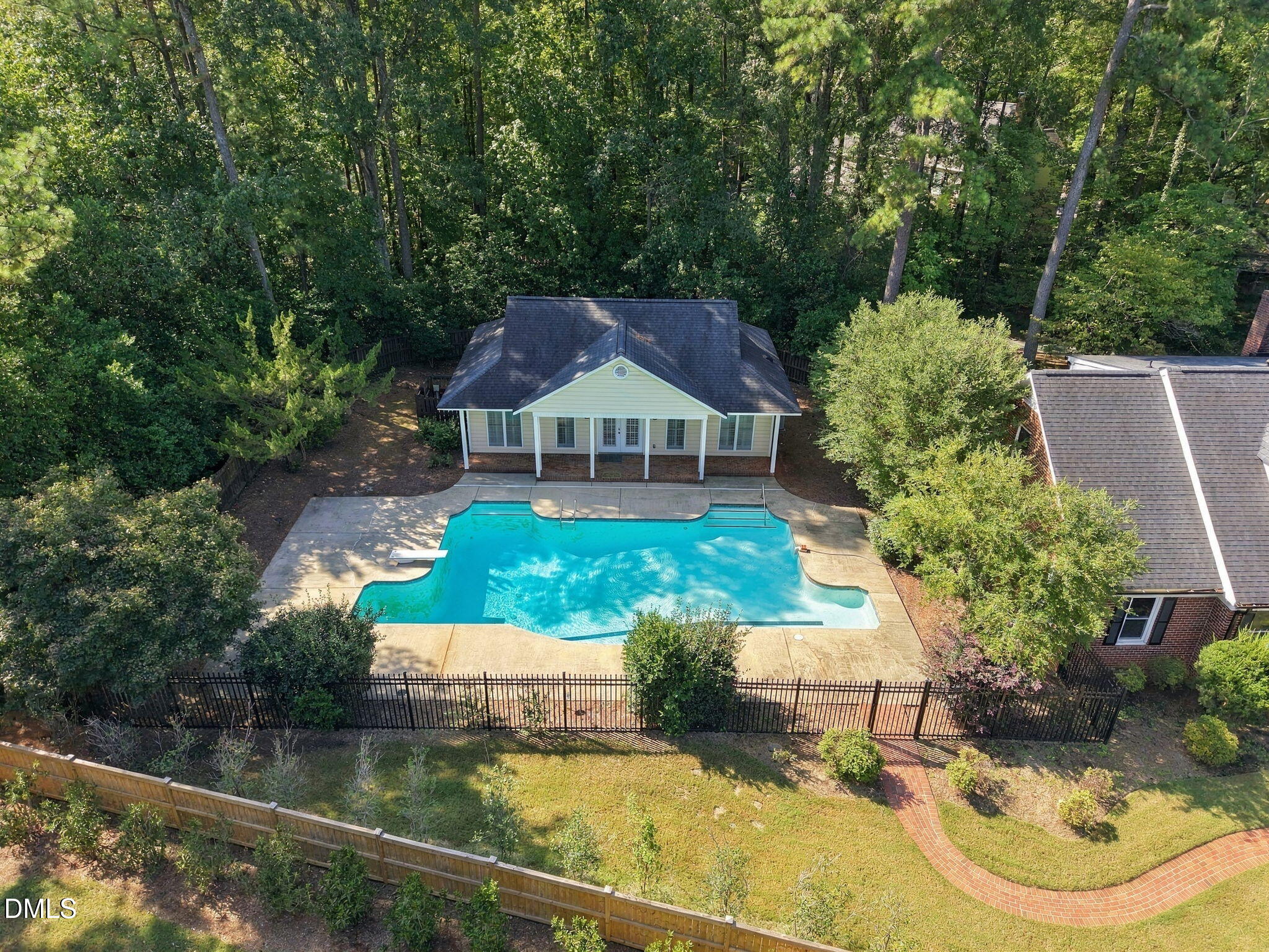115 Meadowglades Lane Property Photo 3