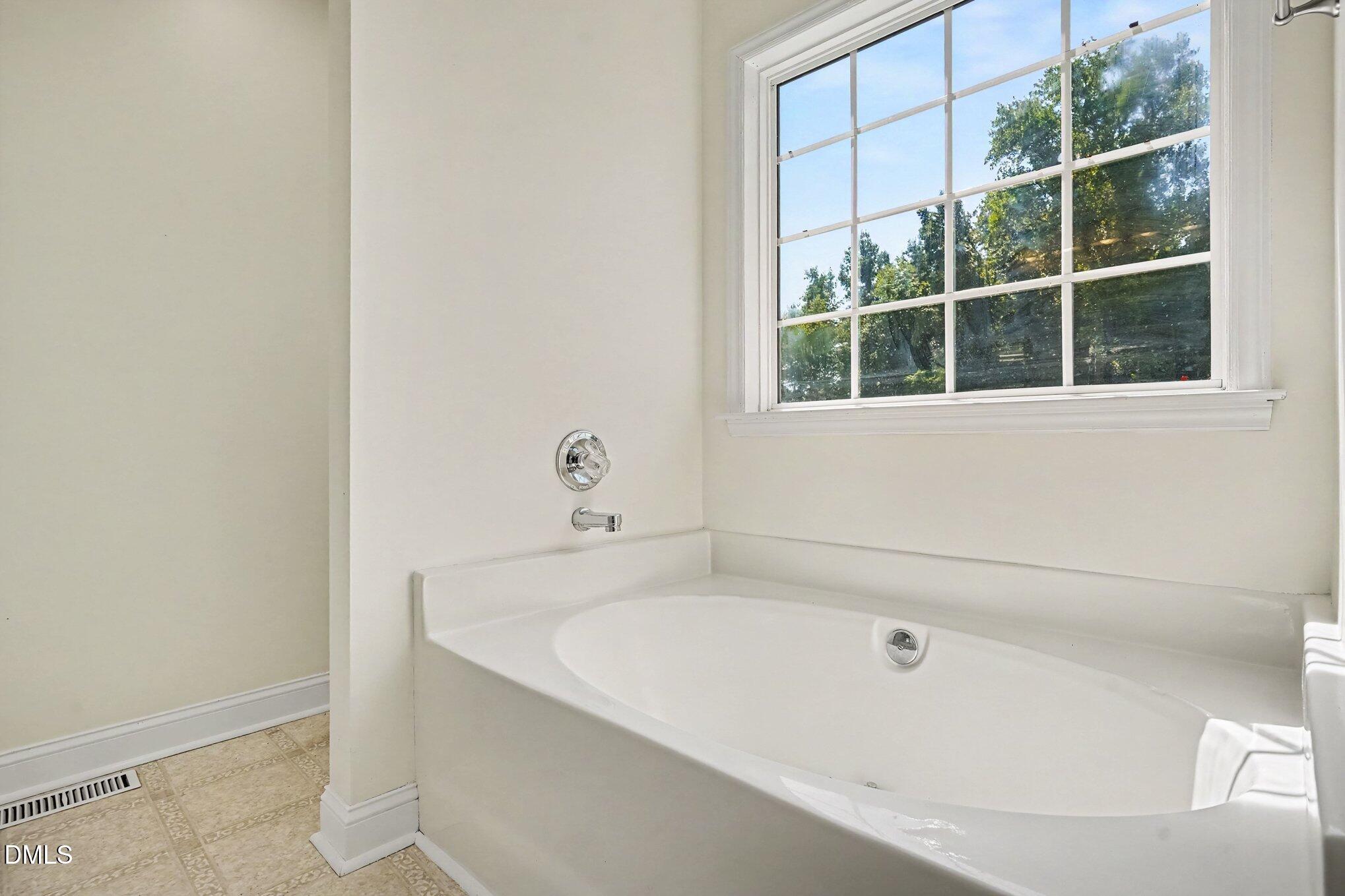 1025 Feldmen Drive Property Photo 11