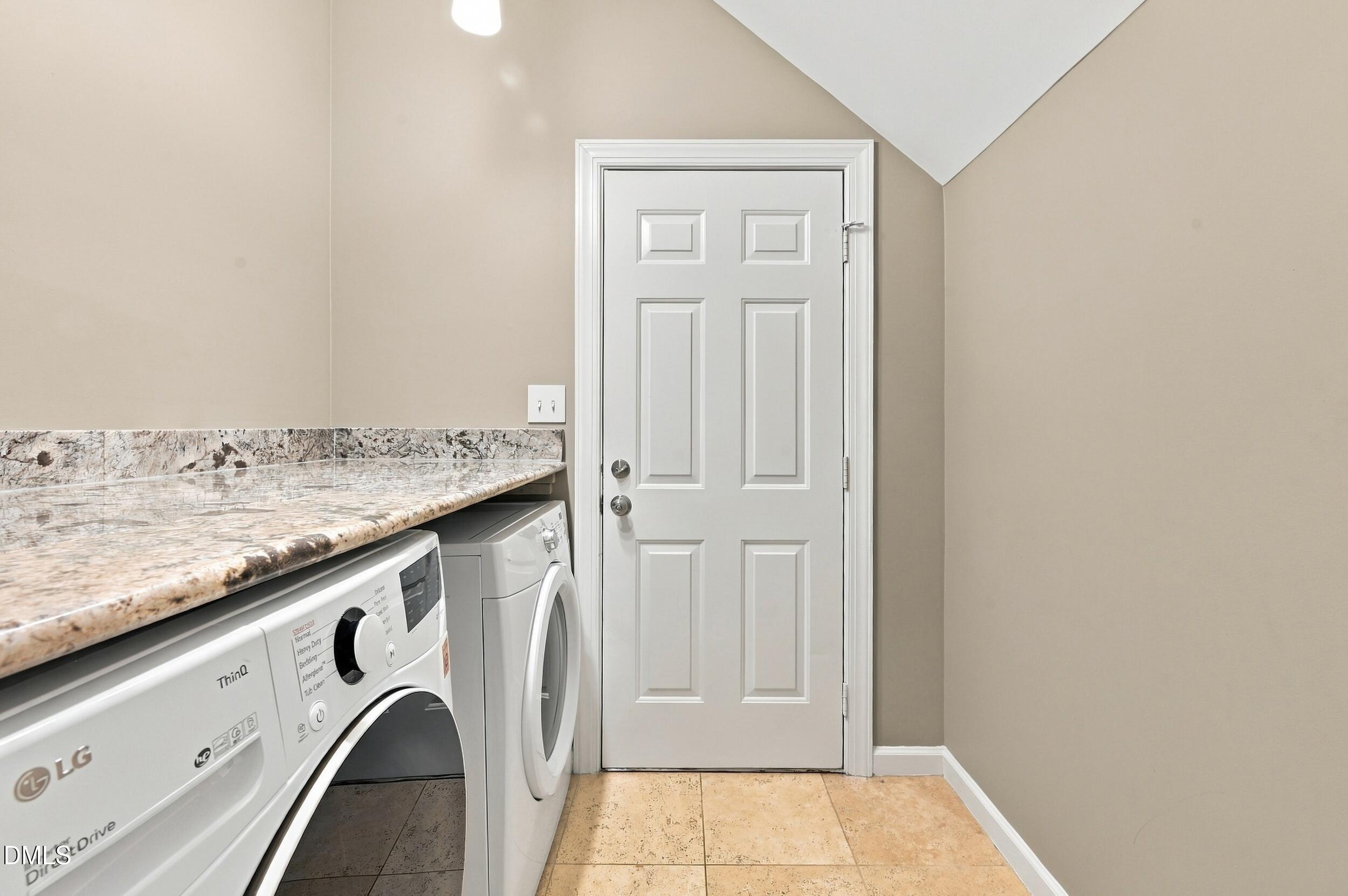 8505 Bluff Pointe Court Property Photo 7