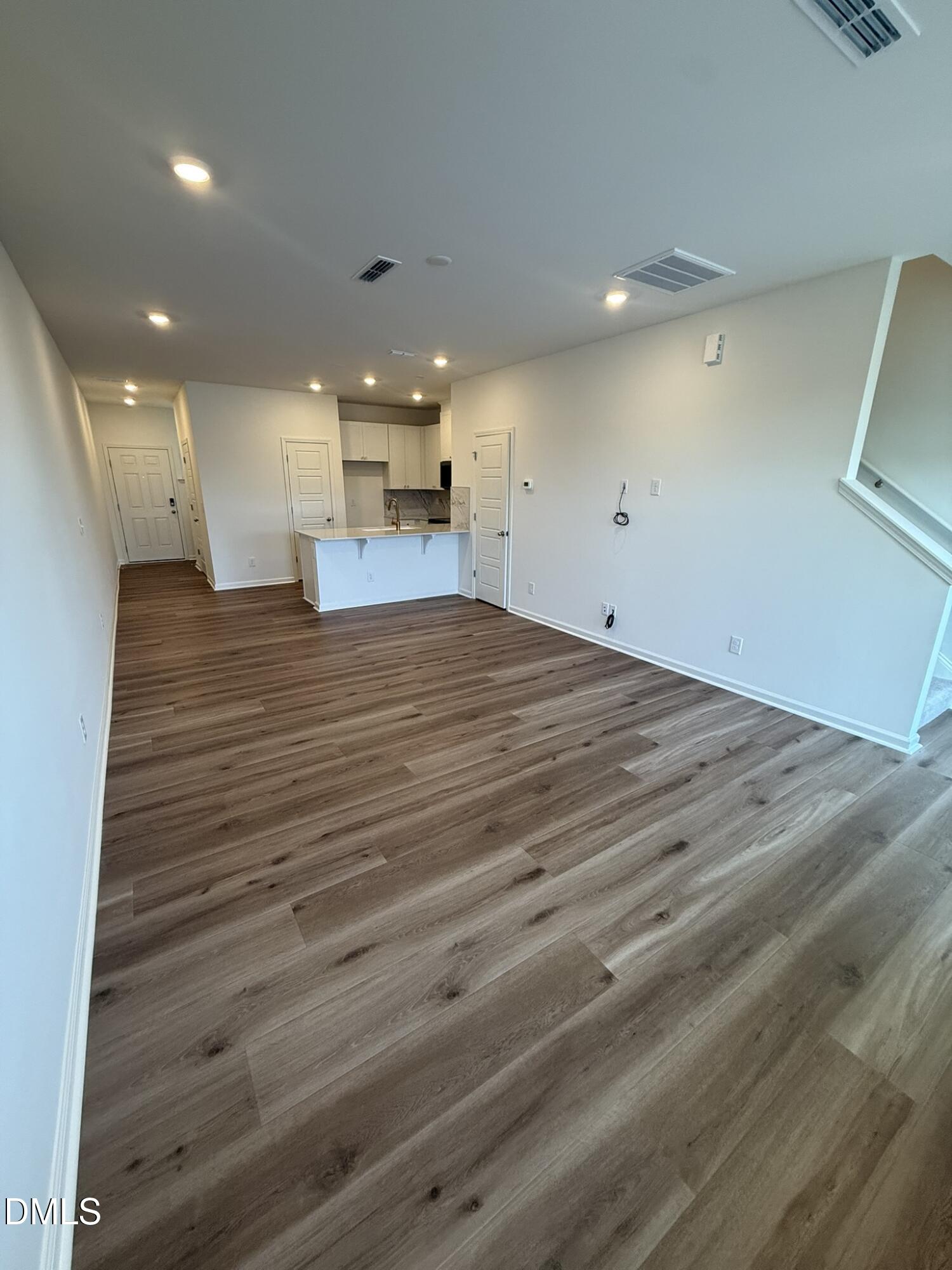 2035 Oakdale Drive Property Photo 4