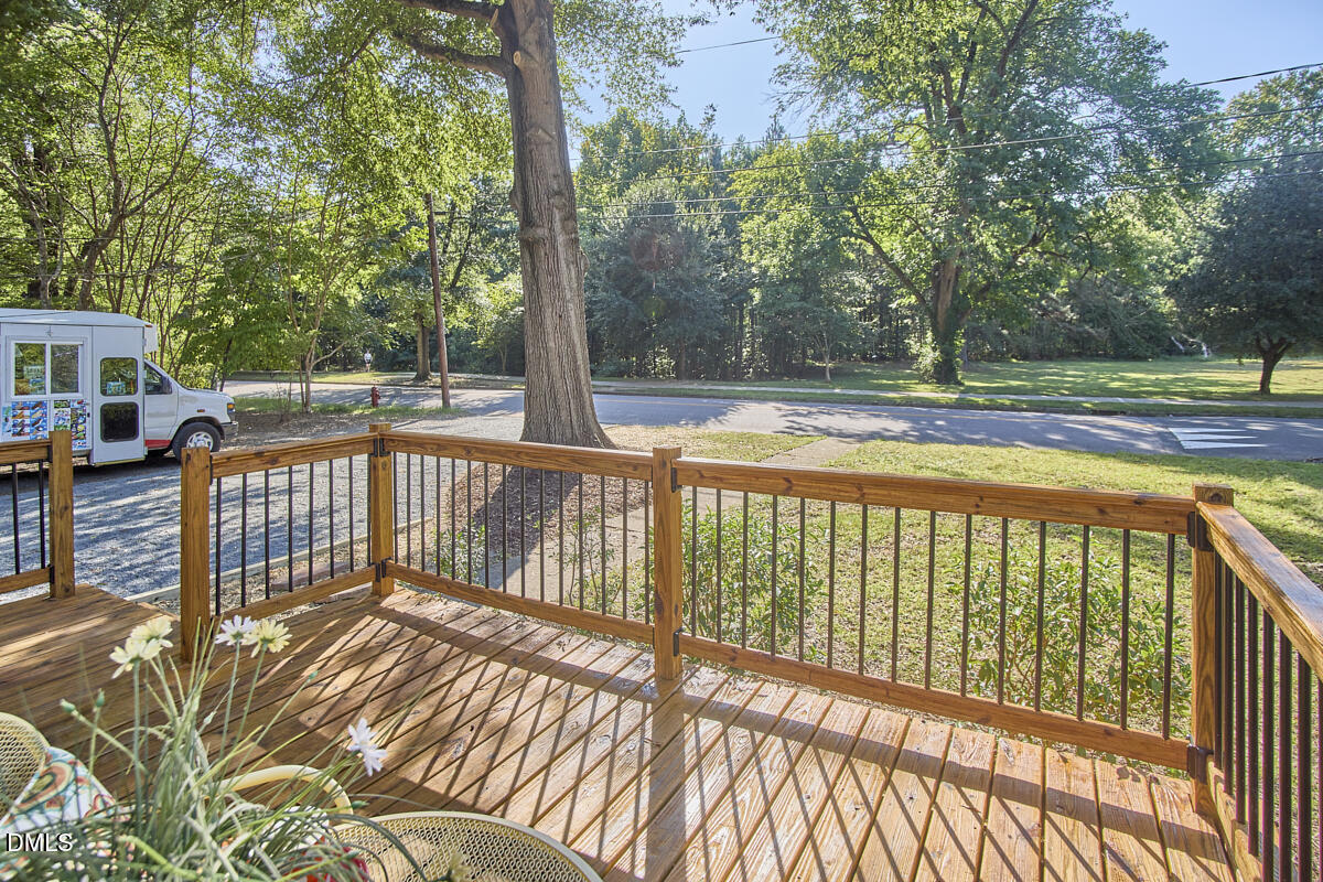 2418 Acadia Street Property Photo 4