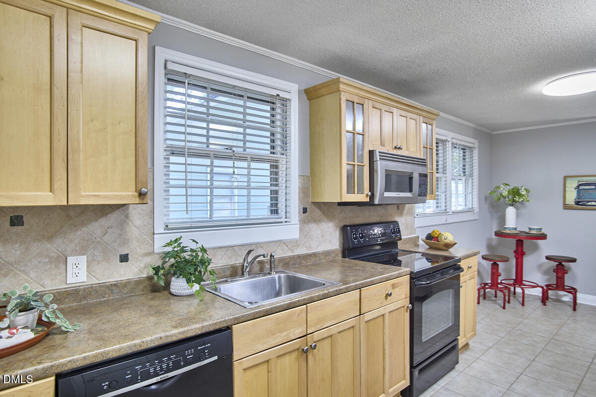 2418 Acadia Street Property Photo 14