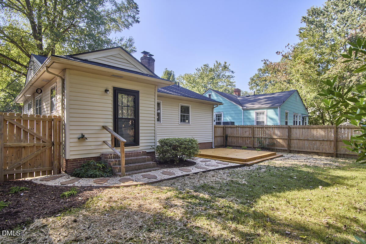 2418 Acadia Street Property Photo 23