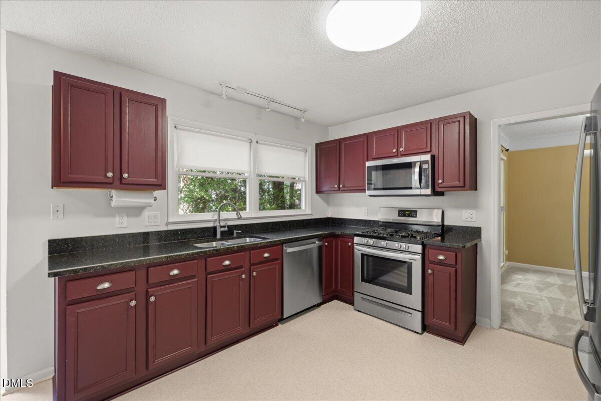 1103 Silvershire Way Property Photo 7