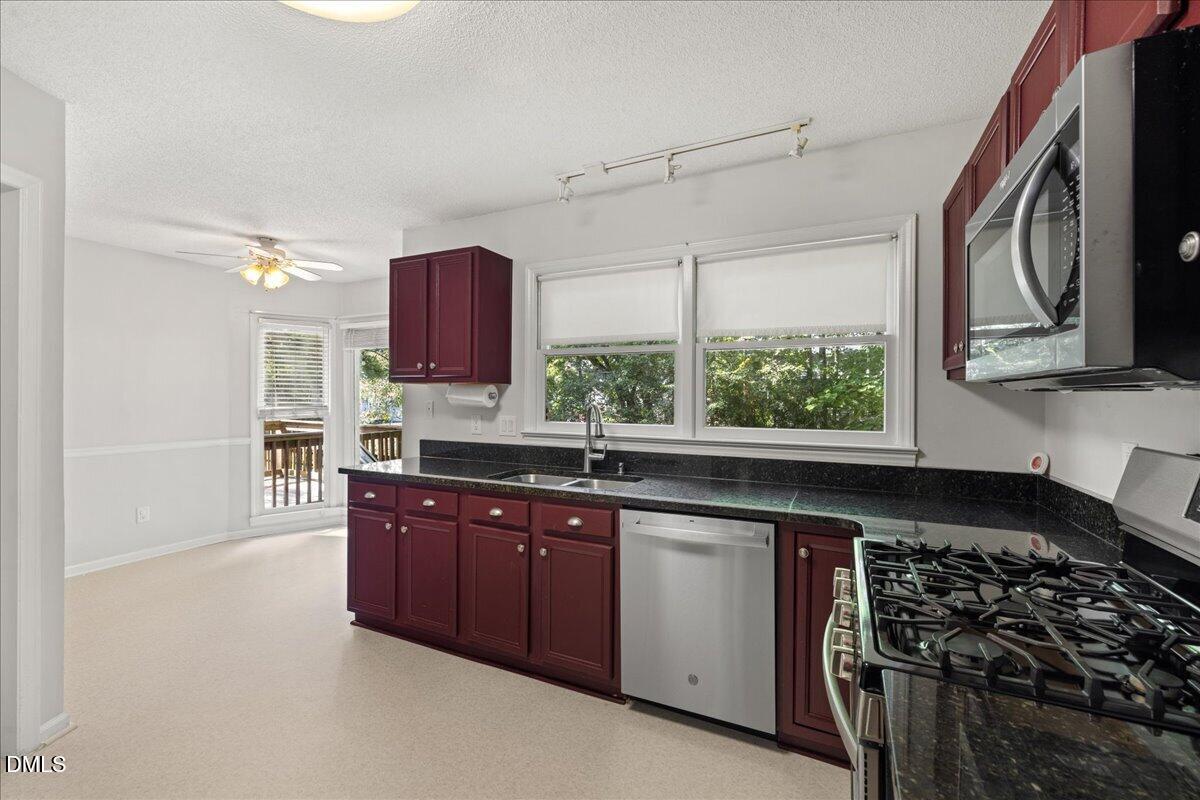 1103 Silvershire Way Property Photo 9