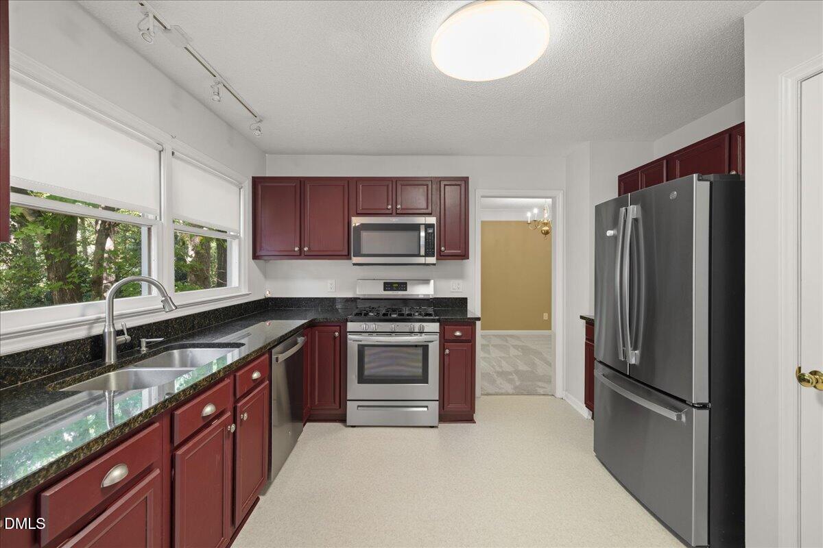1103 Silvershire Way Property Photo 10