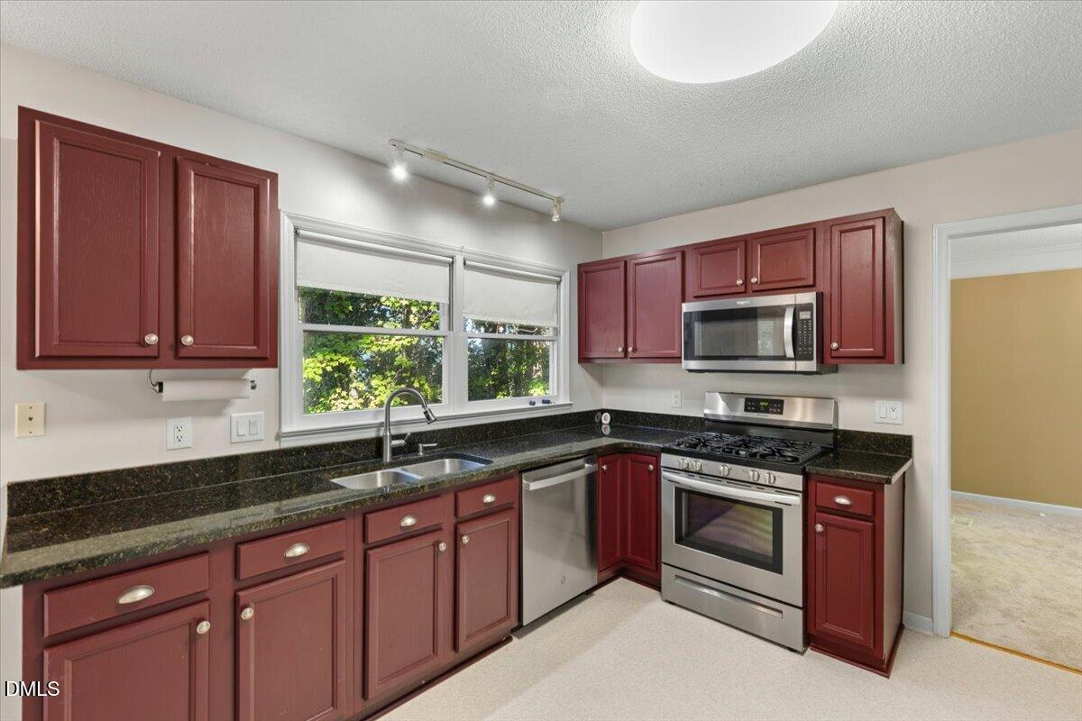 1103 Silvershire Way Property Photo 12