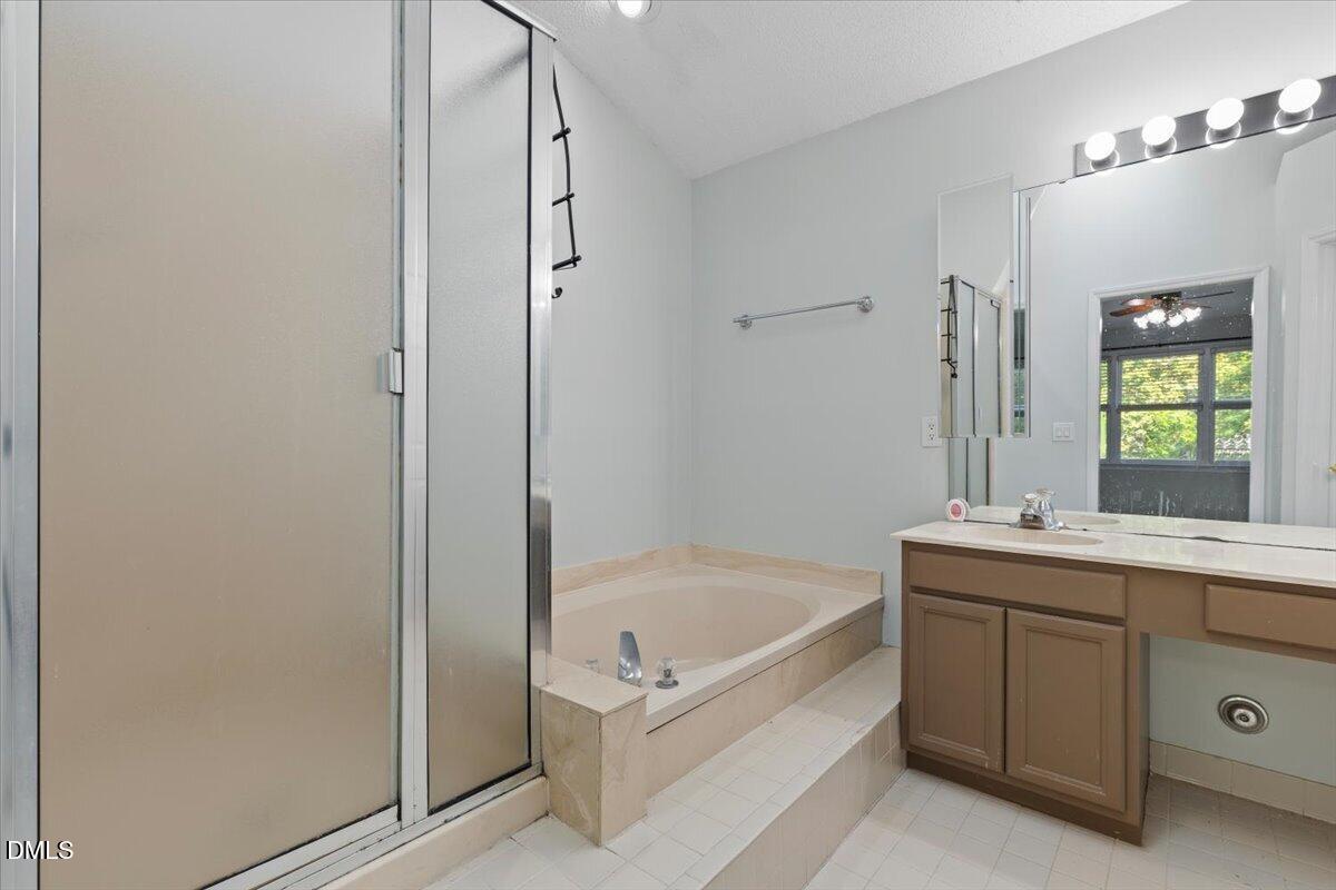1103 Silvershire Way Property Photo 30