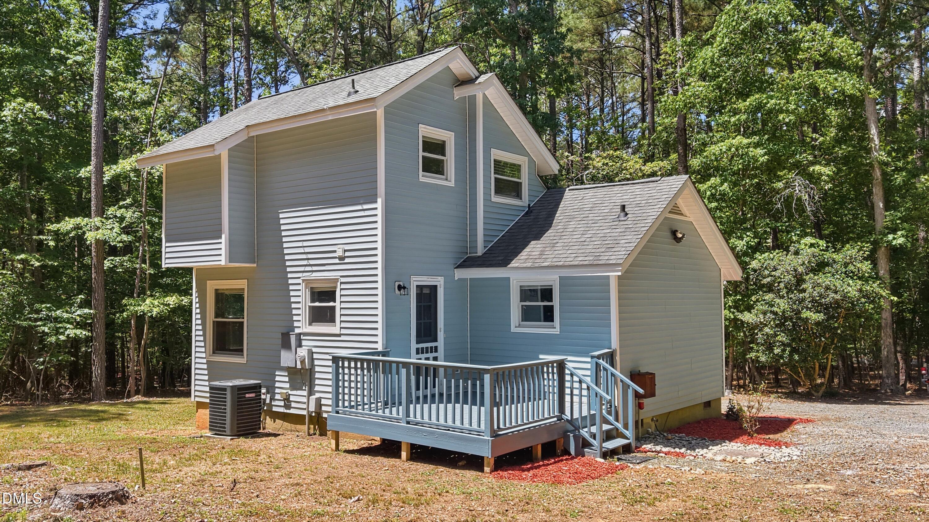 9506 Coachway Property Photo 5