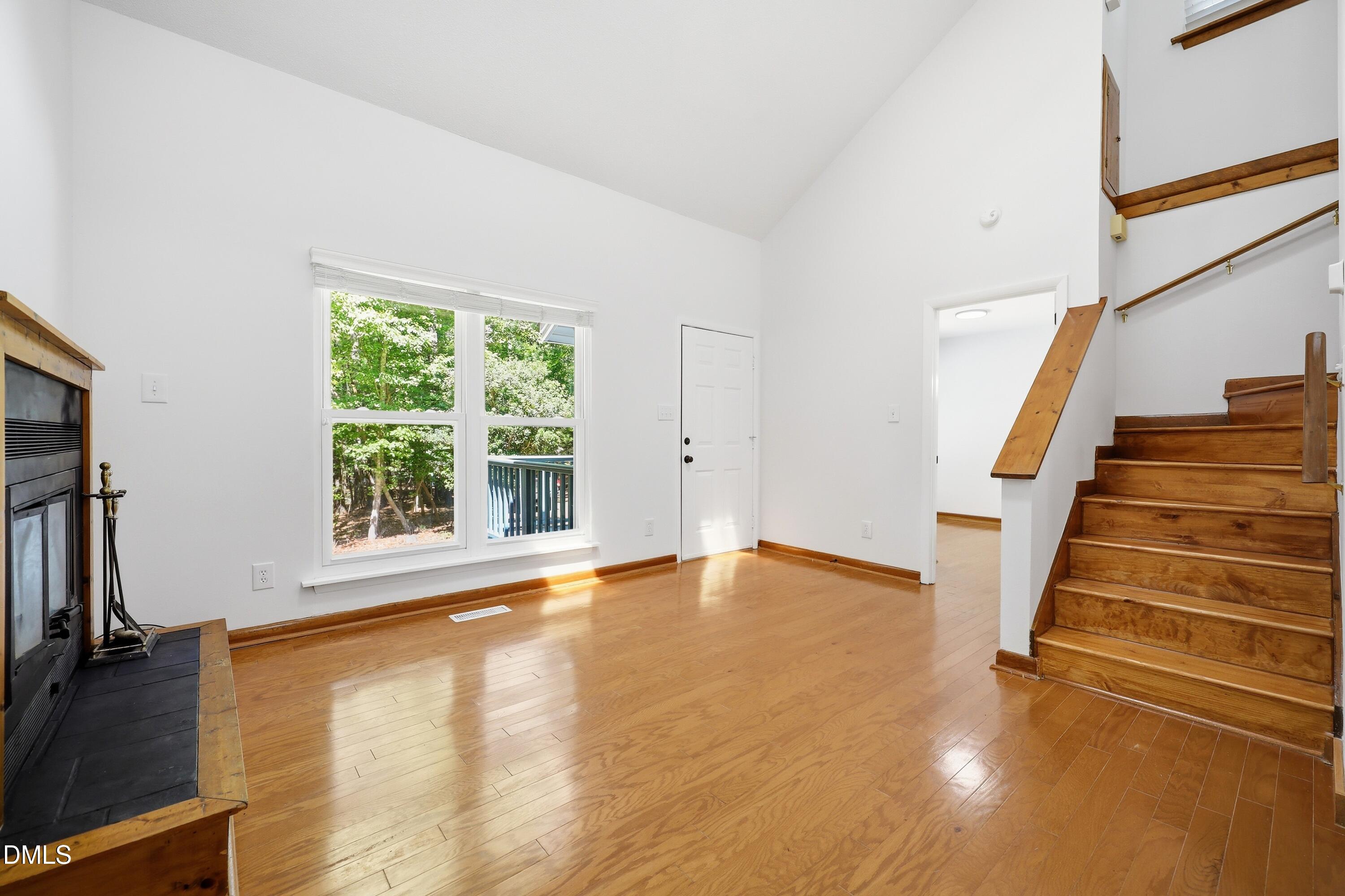 9506 Coachway Property Photo 11