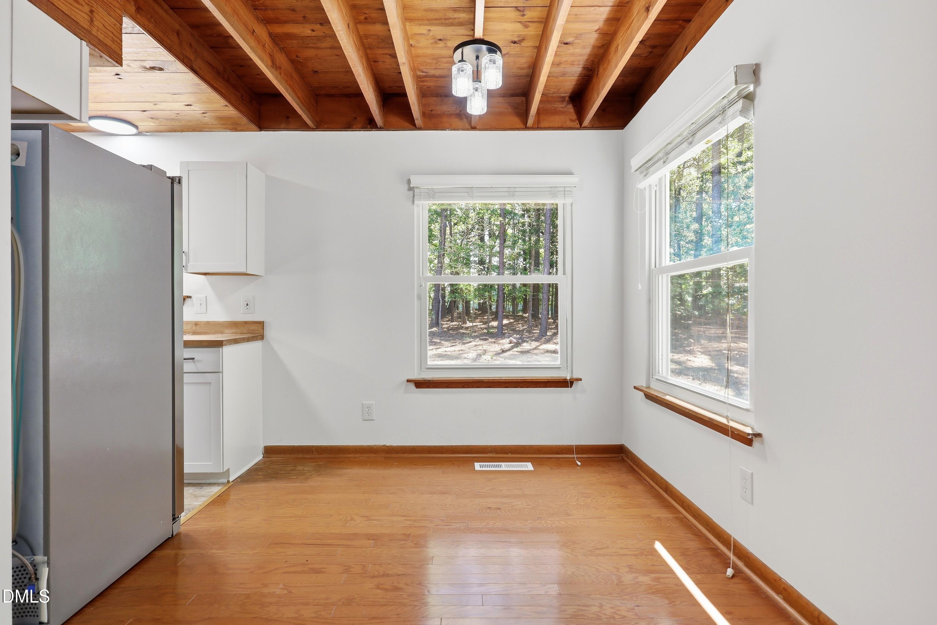 9506 Coachway Property Photo 14