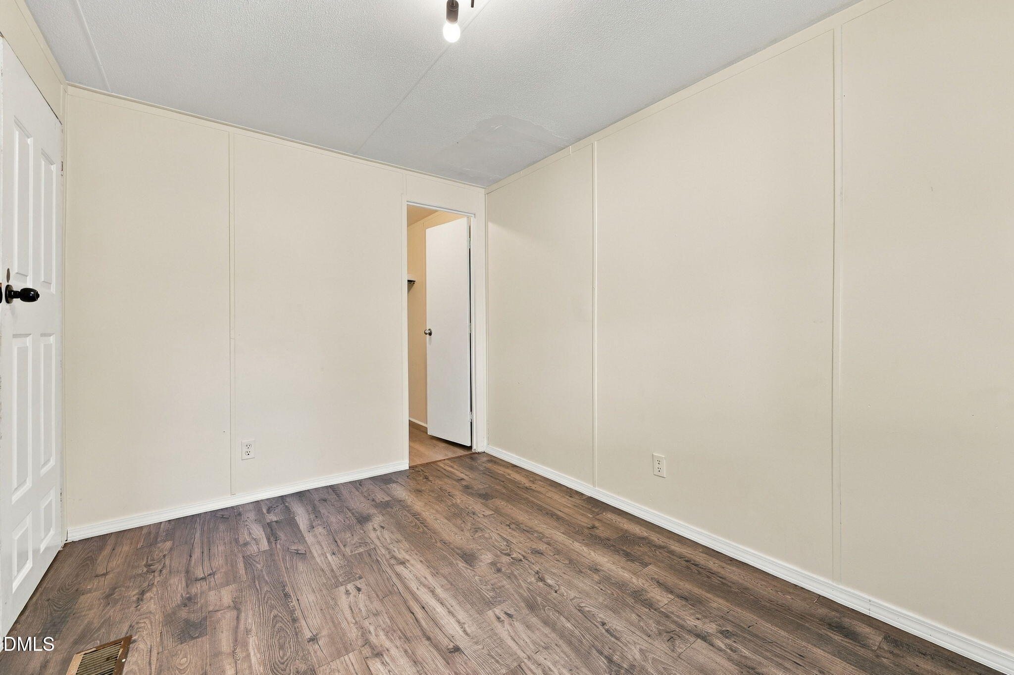 45 Shade Wood Property Photo 9