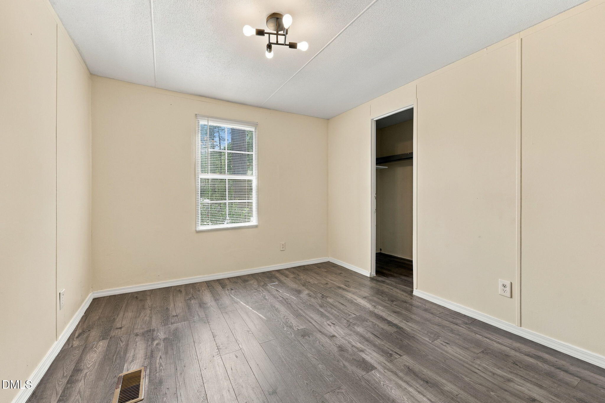 45 Shade Wood Property Photo 11