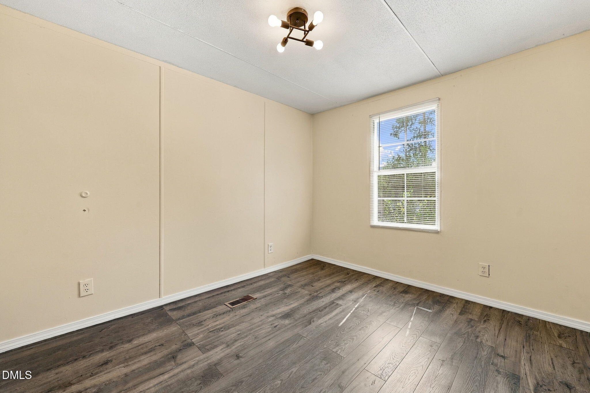 45 Shade Wood Property Photo 13