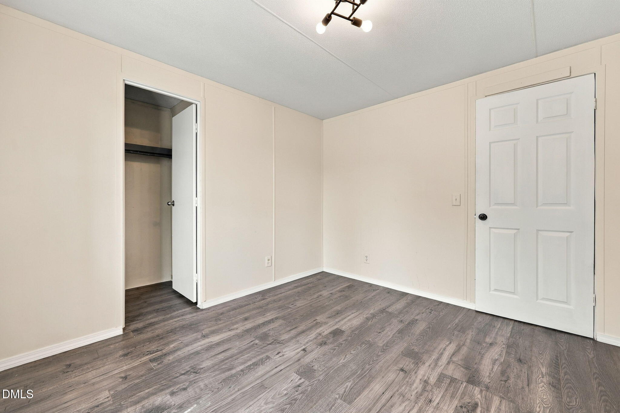45 Shade Wood Property Photo 14