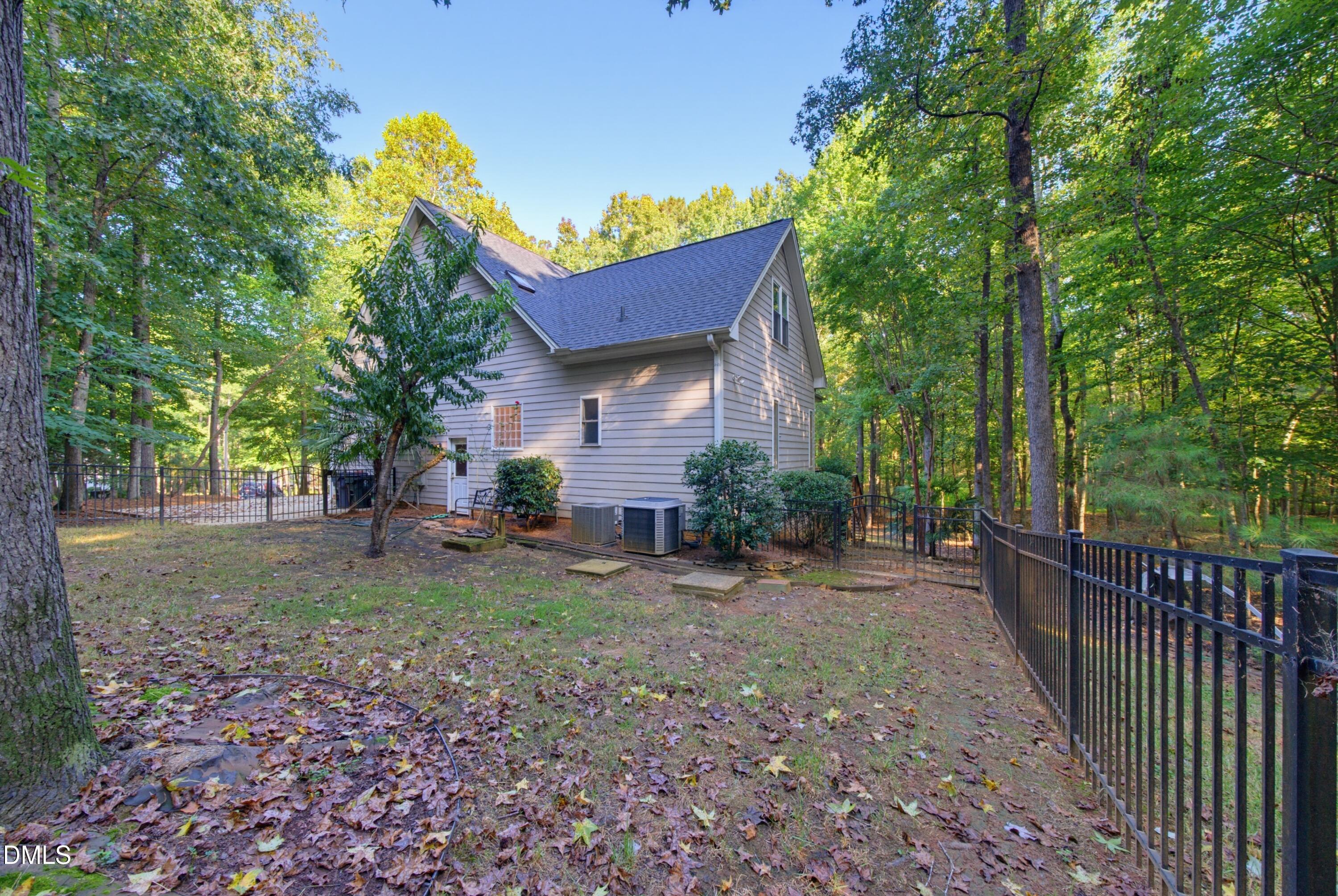 566 Timberknoll Lane Property Photo 2