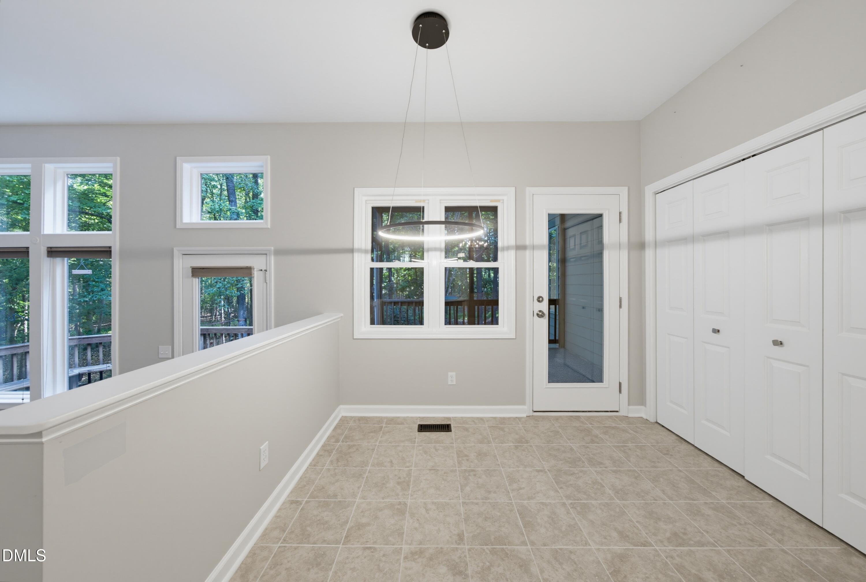 566 Timberknoll Lane Property Photo 17
