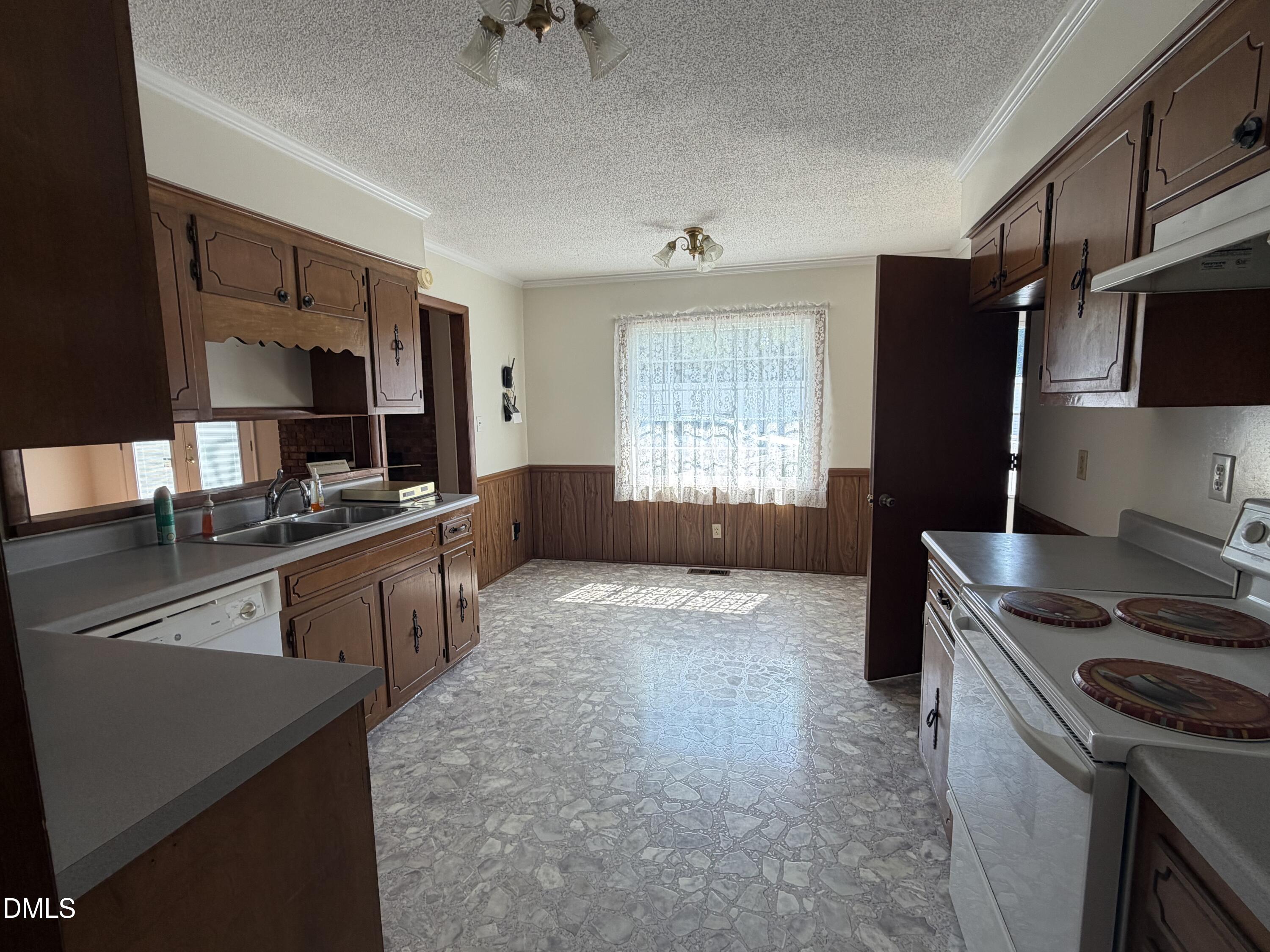 406 Woodruff Road Property Photo 7