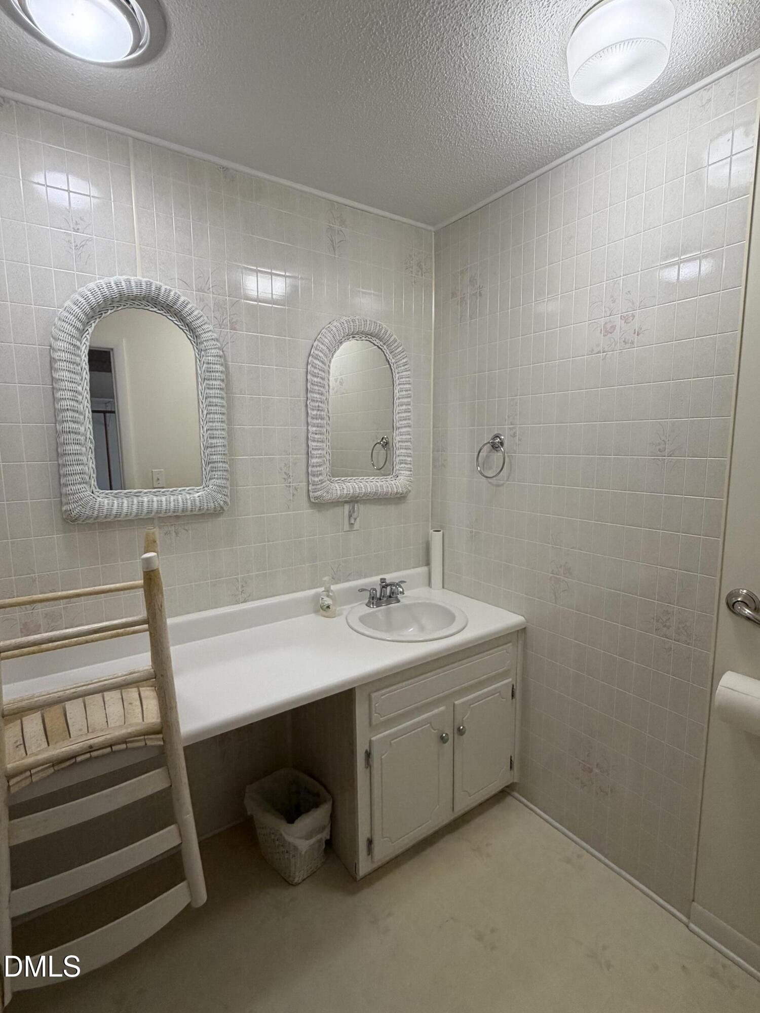 406 Woodruff Road Property Photo 11