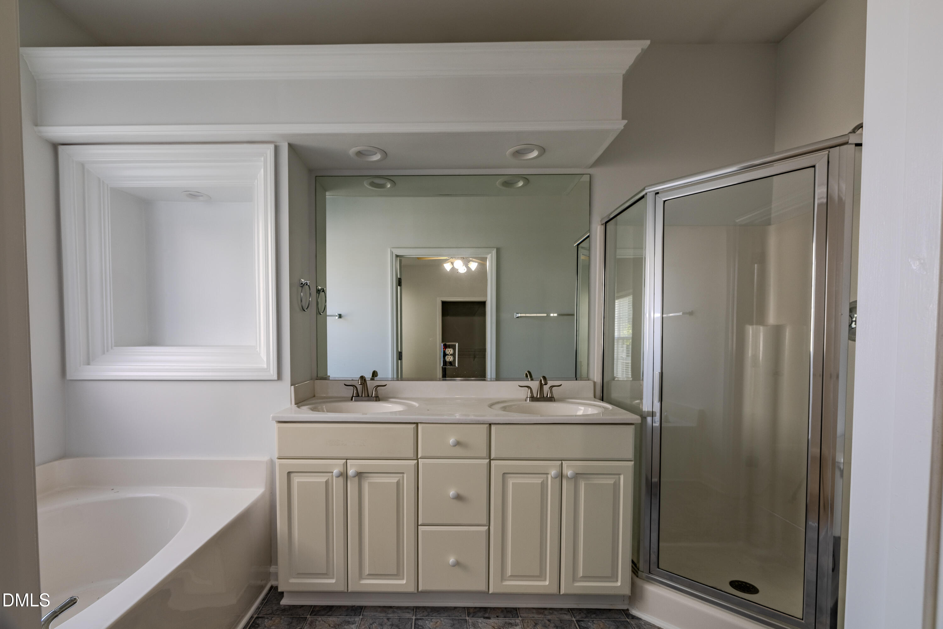 8116 Rolling Glenn Drive Property Photo 15